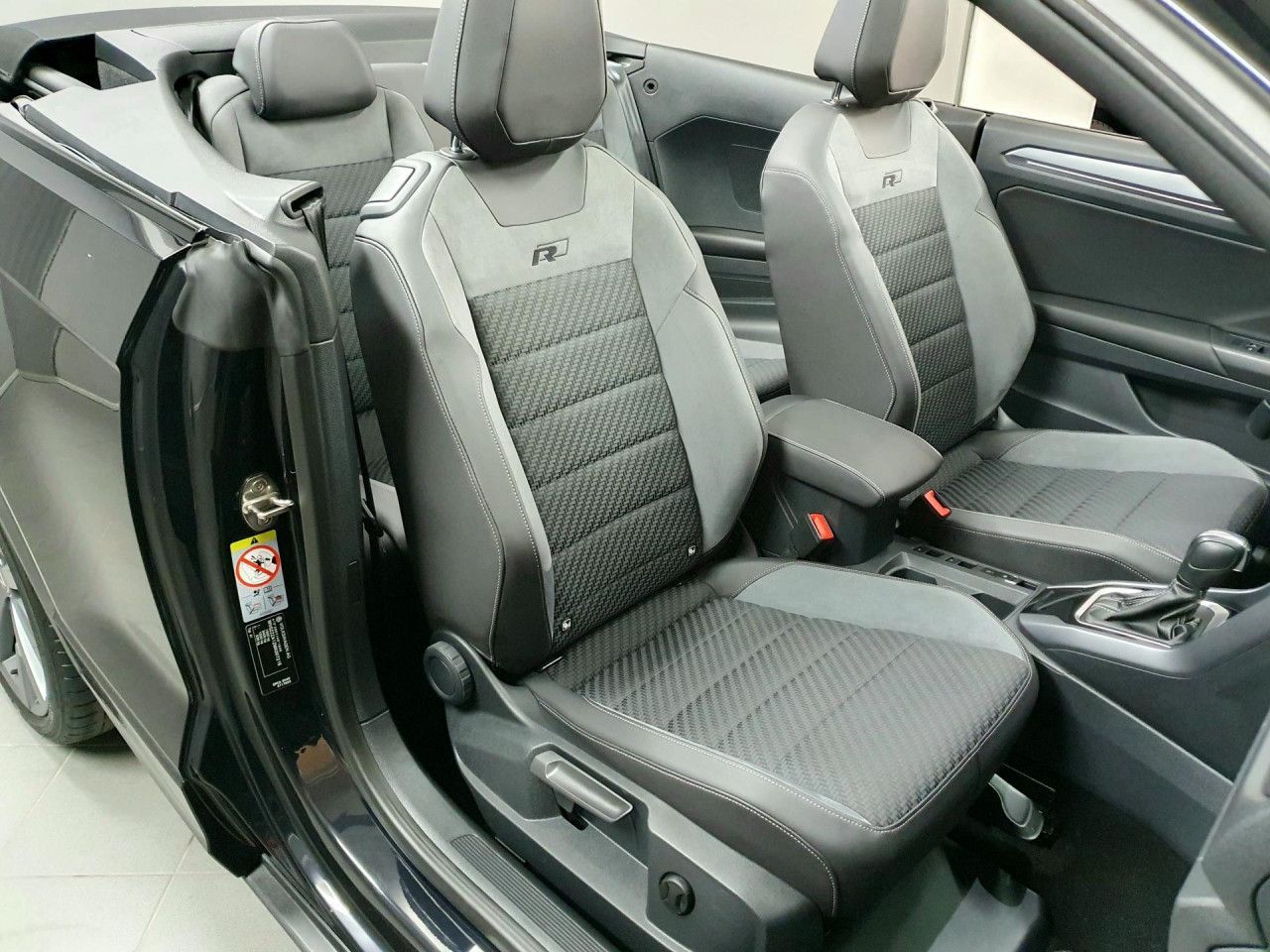 Volkswagen T-Roc 1.5TSI DSG R-Line - Samsaru's Car Outlet