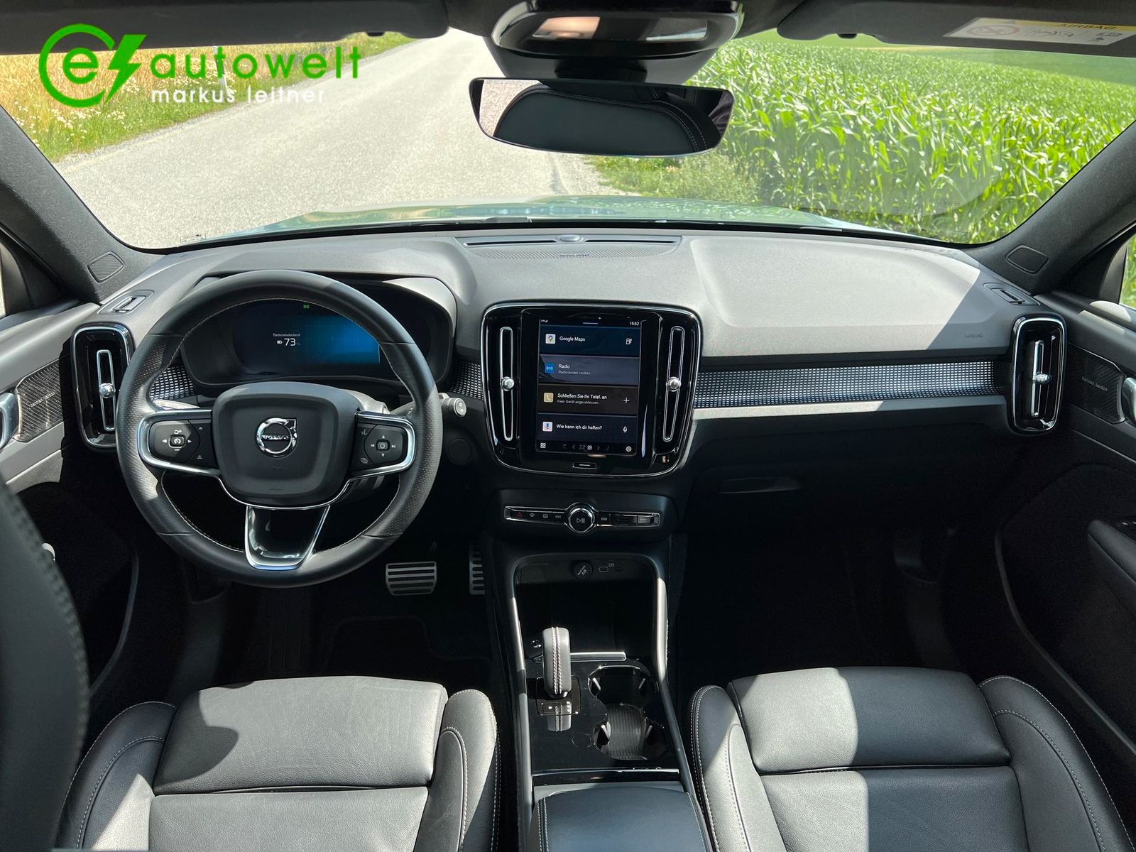 Volvo XC40 Recharge P8 AWD R-Design - Samsaru's Car Outlet