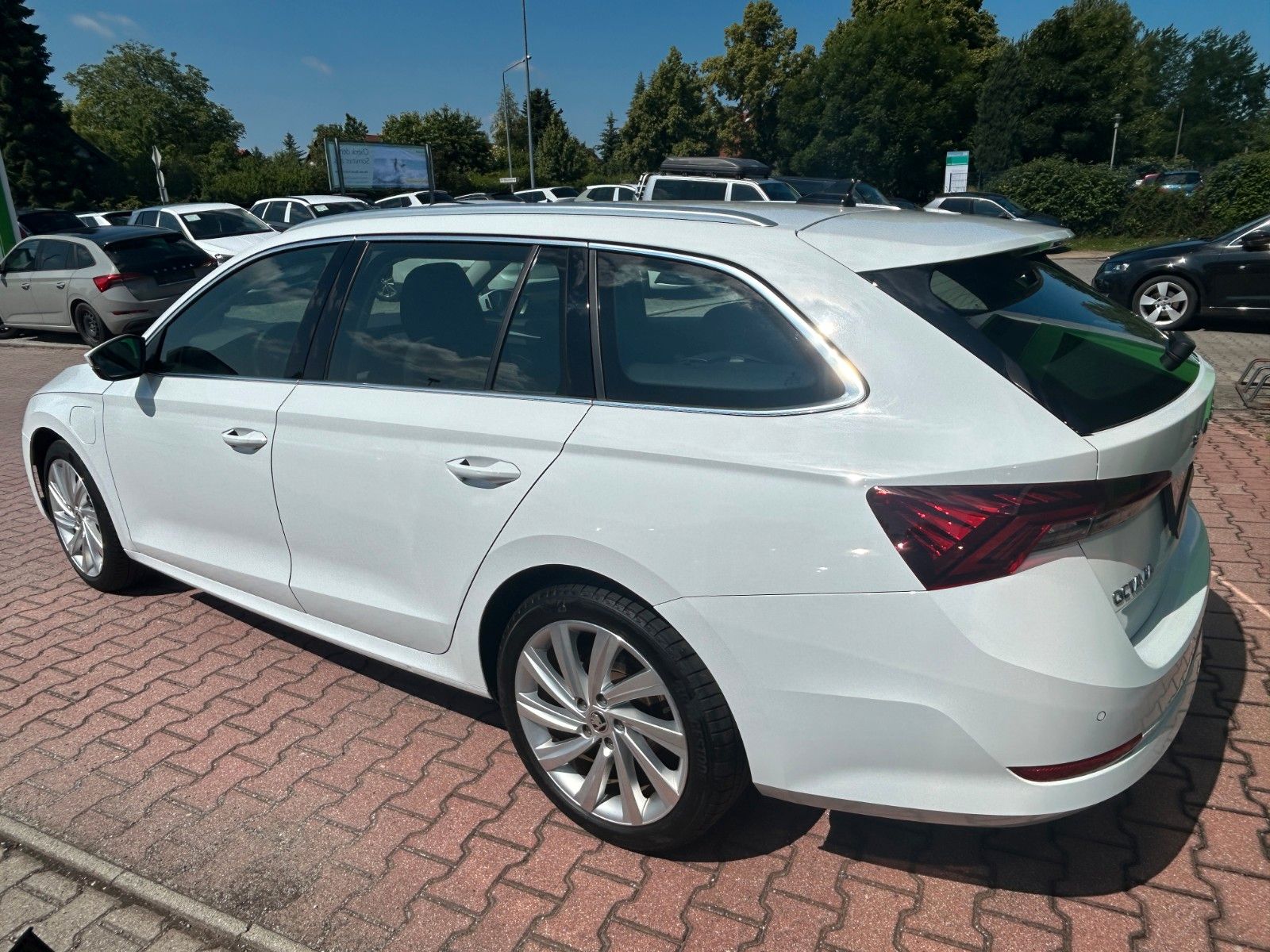 Skoda OCTAVIA Combi Style 1.4 TSI iV - Samsaru's Car Outlet