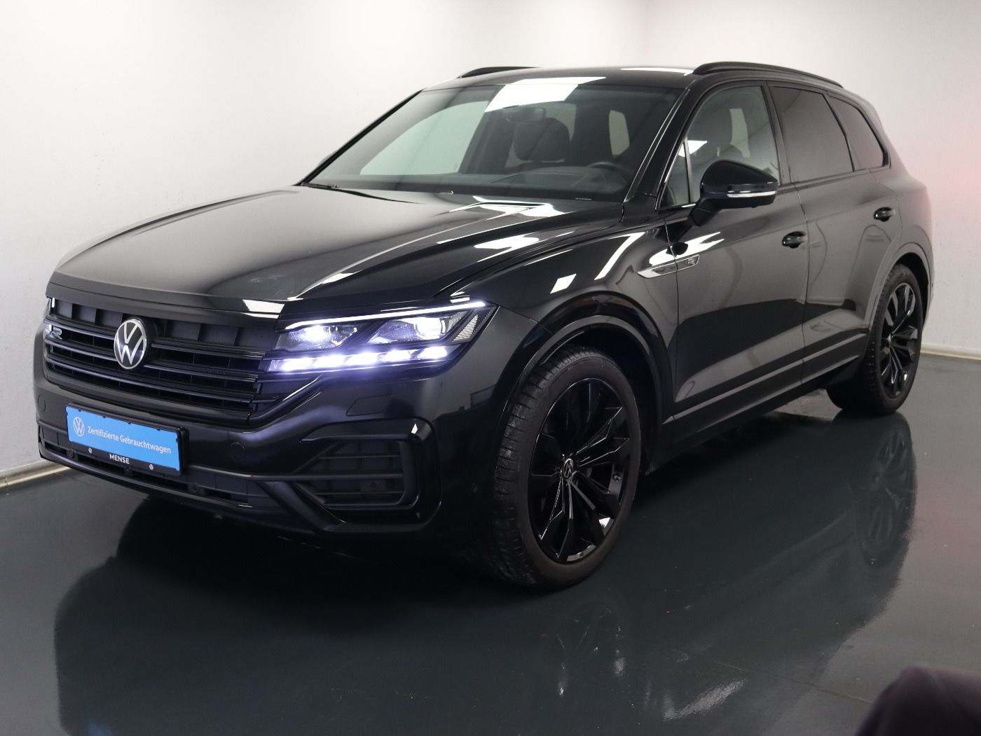 Volkswagen Touareg 3.0 TDI 4 Motion R-Line - Samsaru's Car Outlet