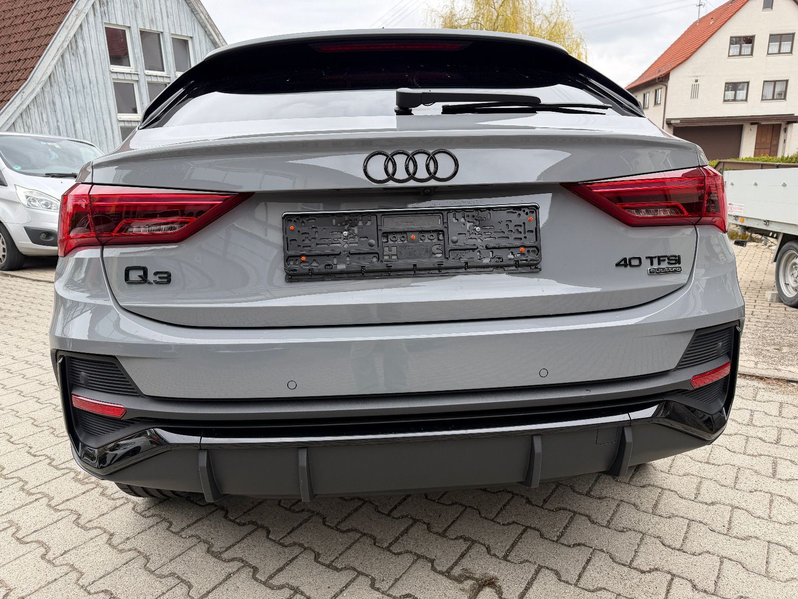 Audi Q3 Sportback 40 TFSI quattro S line, fast VOLL
