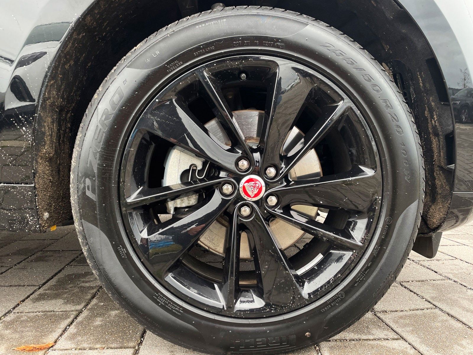 Jaguar F-Pace P250 R-DYNAMIC SE AWD ACC LED 20"
