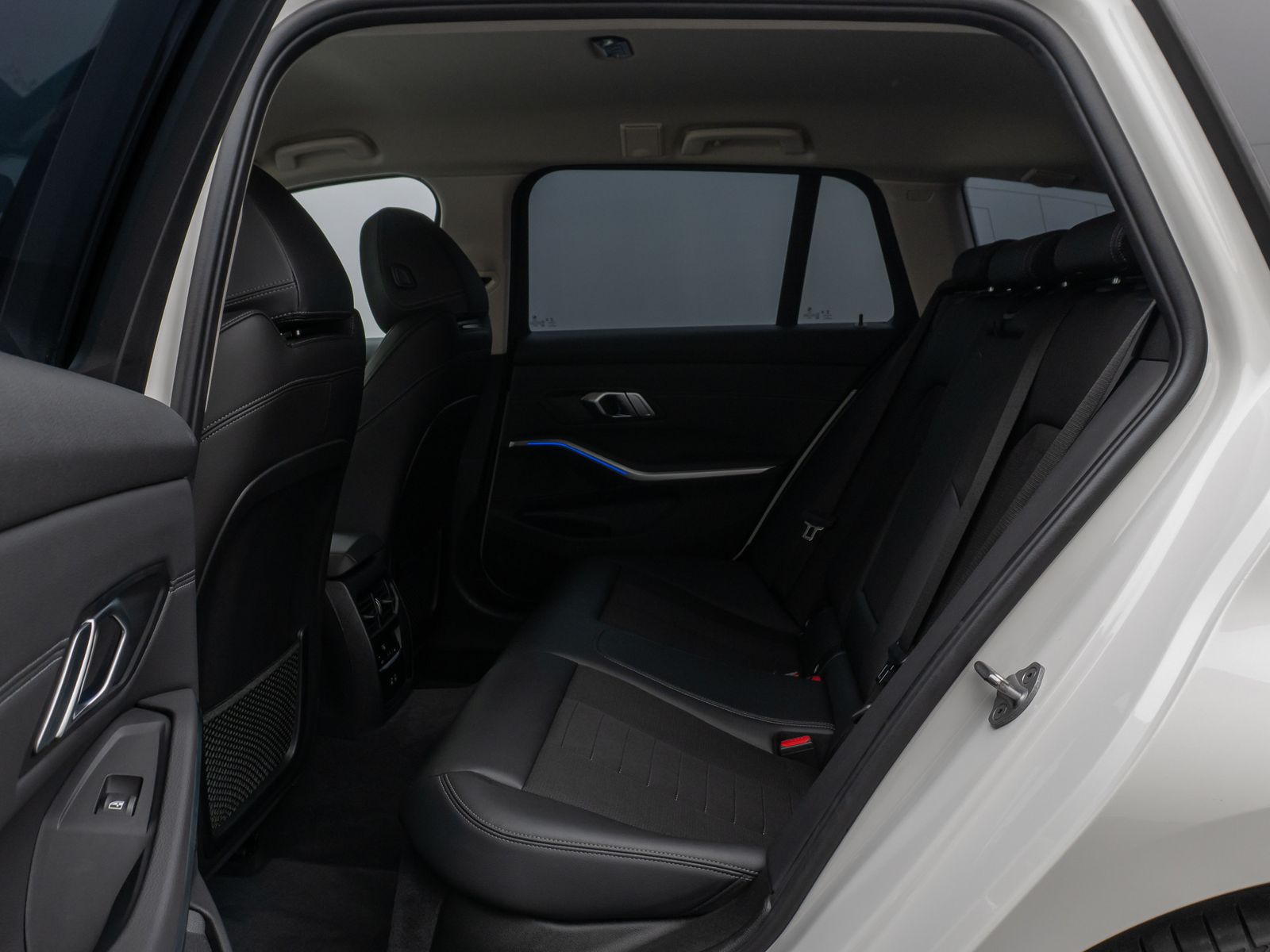 BMW 320d SportLine - Samsaru's Car Outlet