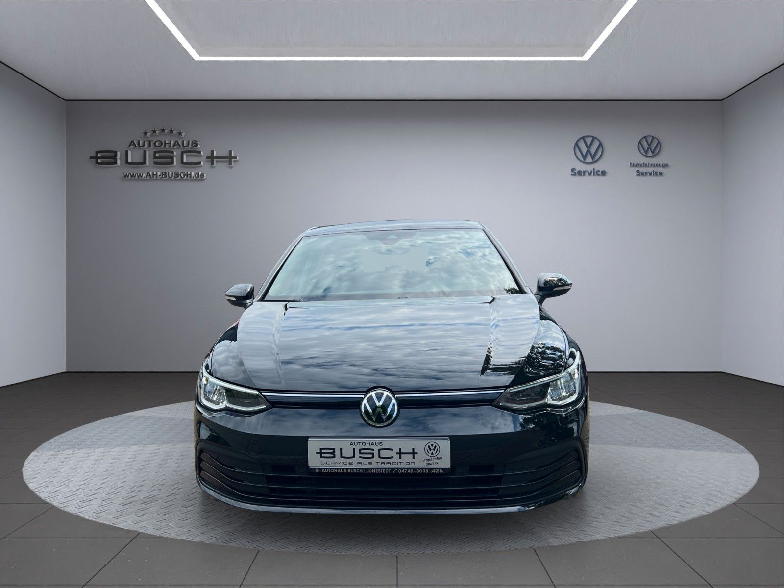 Volkswagen Golf VIII Life 1.5 TSI - Samsaru's Car Outlet