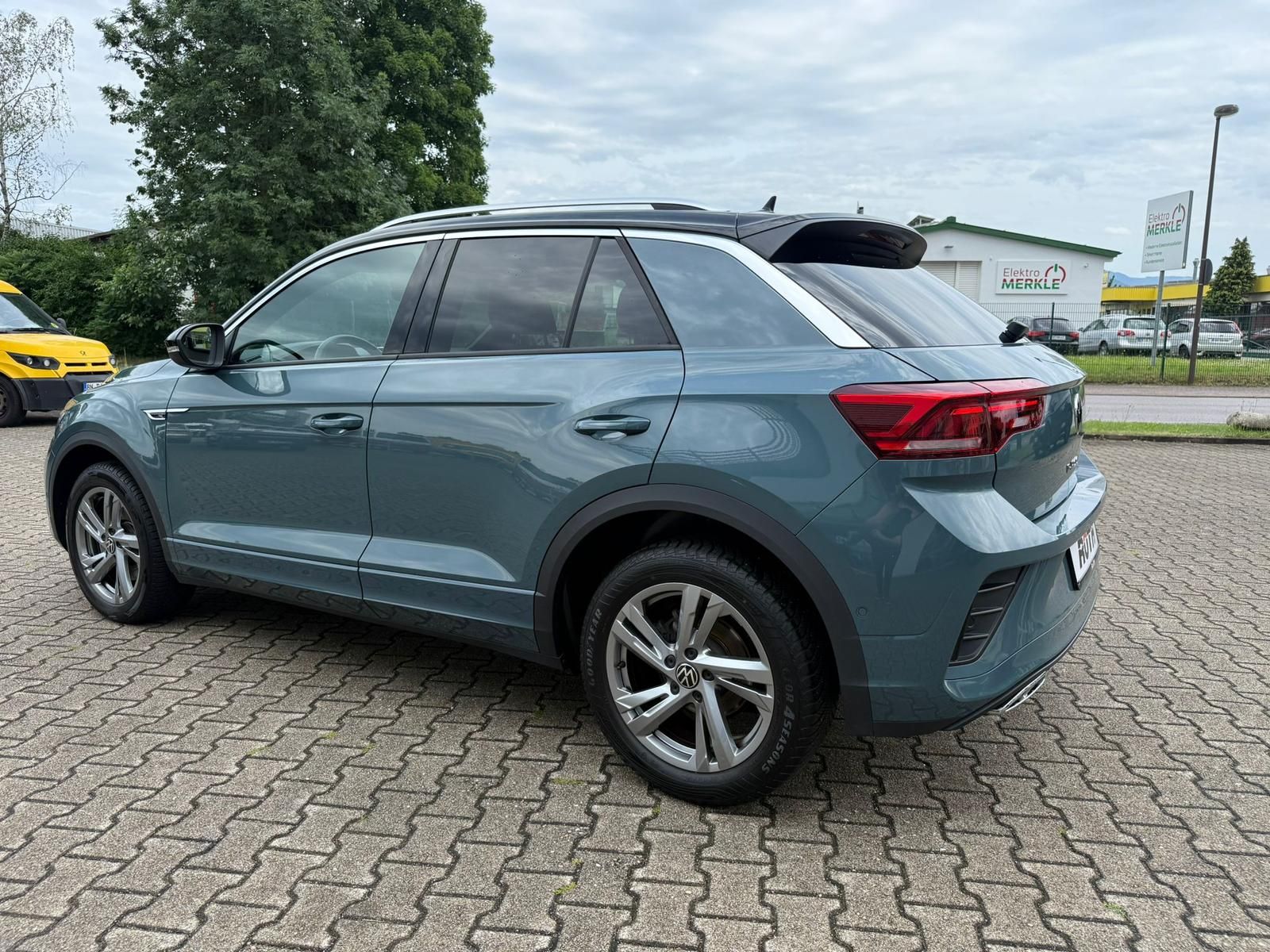 Volkswagen T-Roc 2.0 TDI R-Line - Samsaru's Car Outlet
