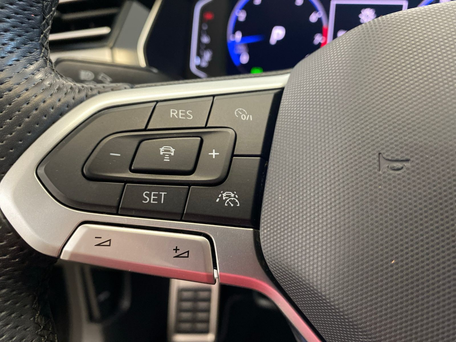 Volkswagen Passat Variant 2.0 TSI Elegance R-Line - Samsaru's Car Outlet