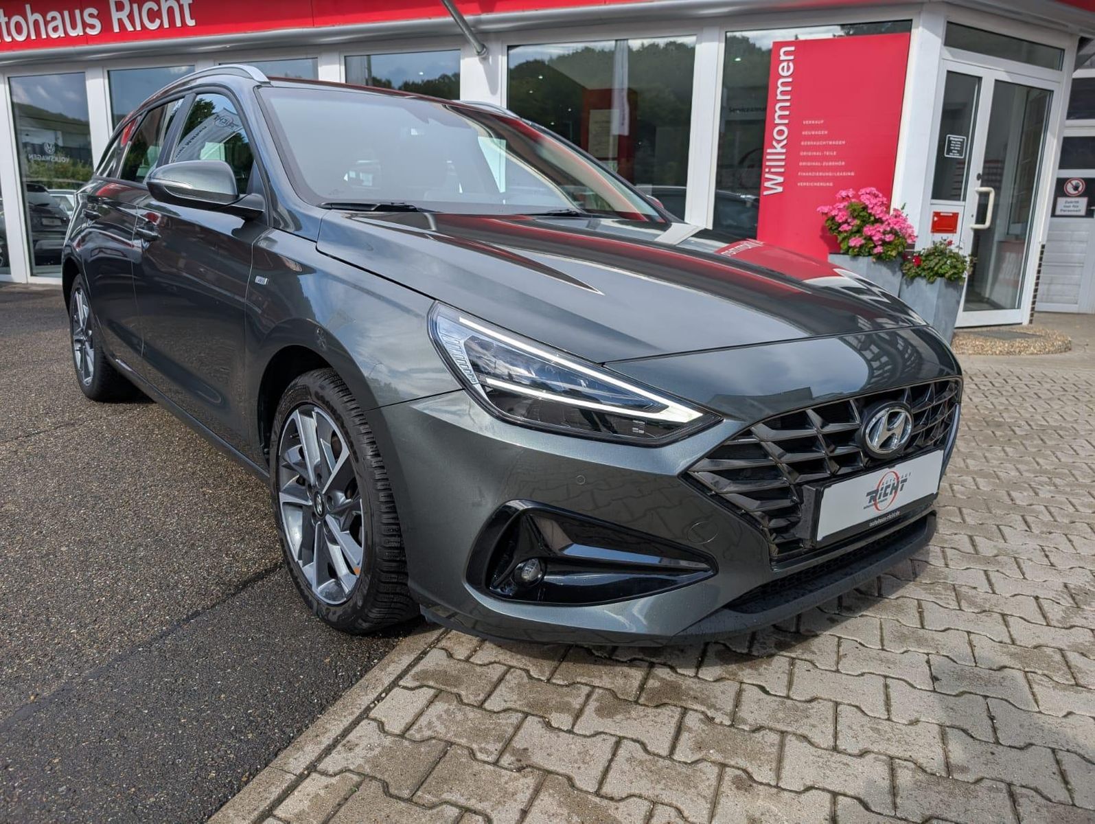 Hyundai i30 1.0 DCT Trend - Samsaru's Car Outlet