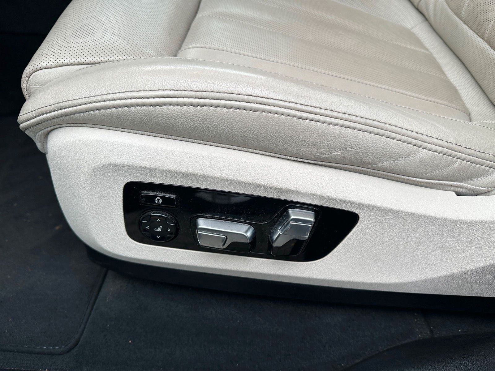 BMW X5 xDrive45e Pano AHK Allwetter Leder Kamera