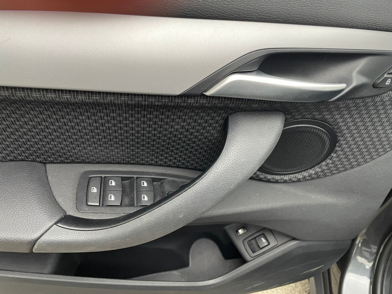 BMW X1 xDrive 25 e Advantage Automatik - Samsaru's Car Outlet