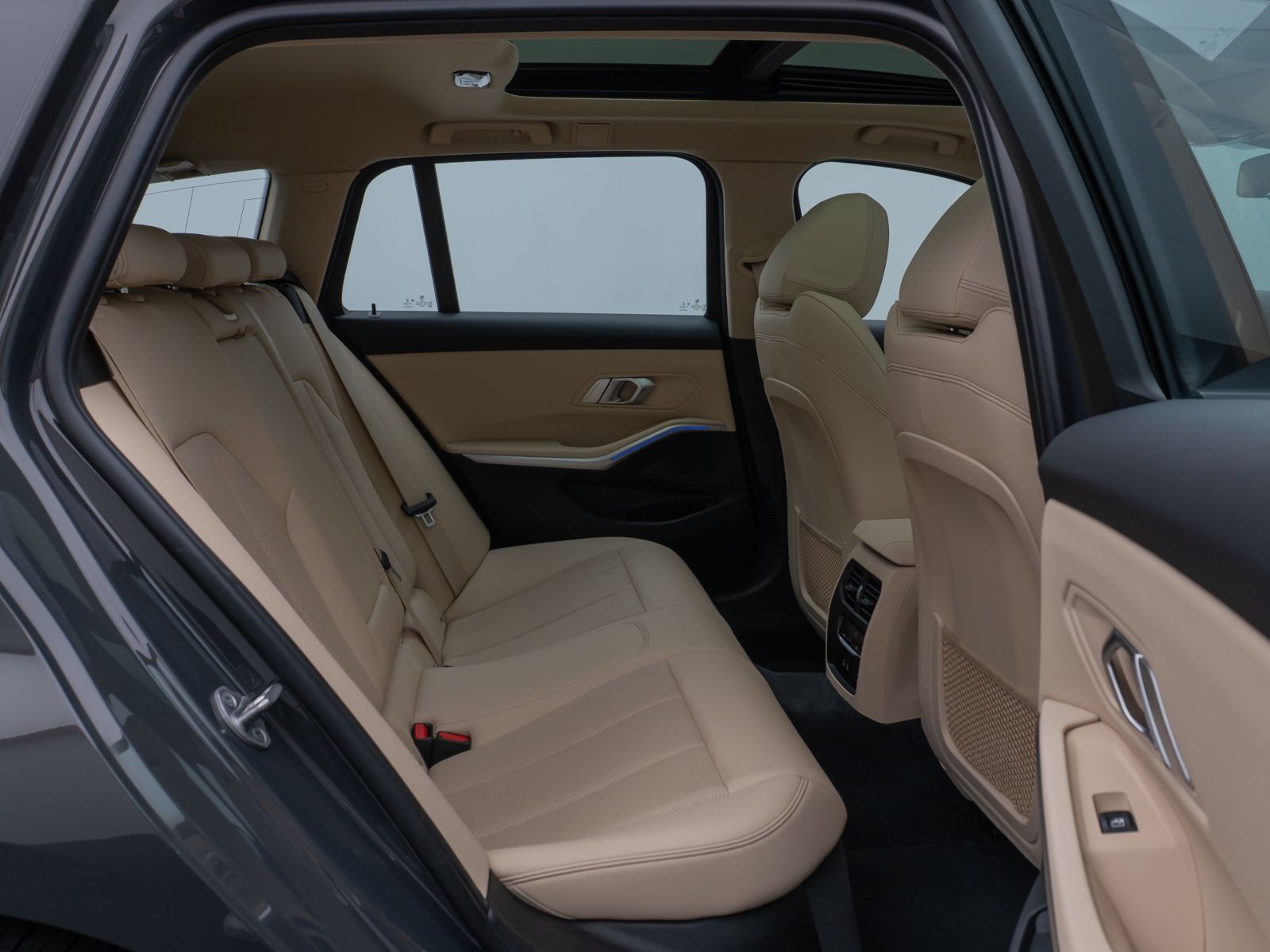 BMW 320d xD Luxury Line - Samsaru's Car Outlet