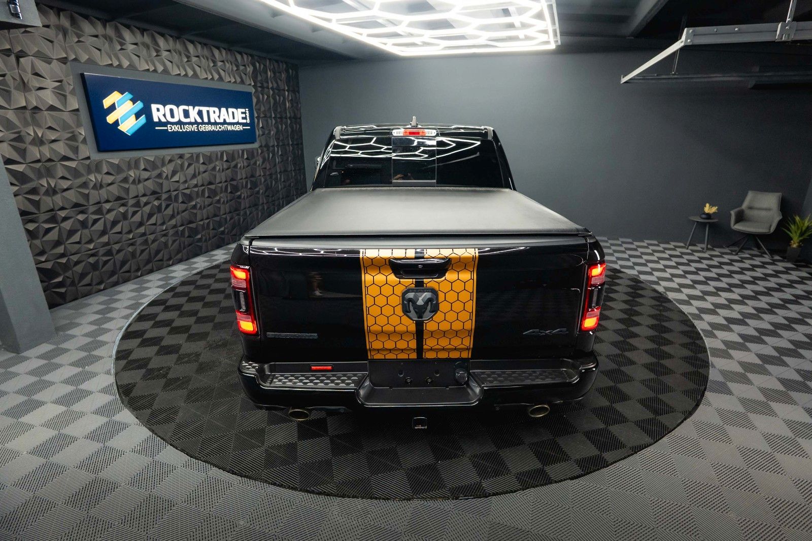 Dodge RAM 5.7 V8 HEMI 4x4 OFFROAD Night Limited 19%