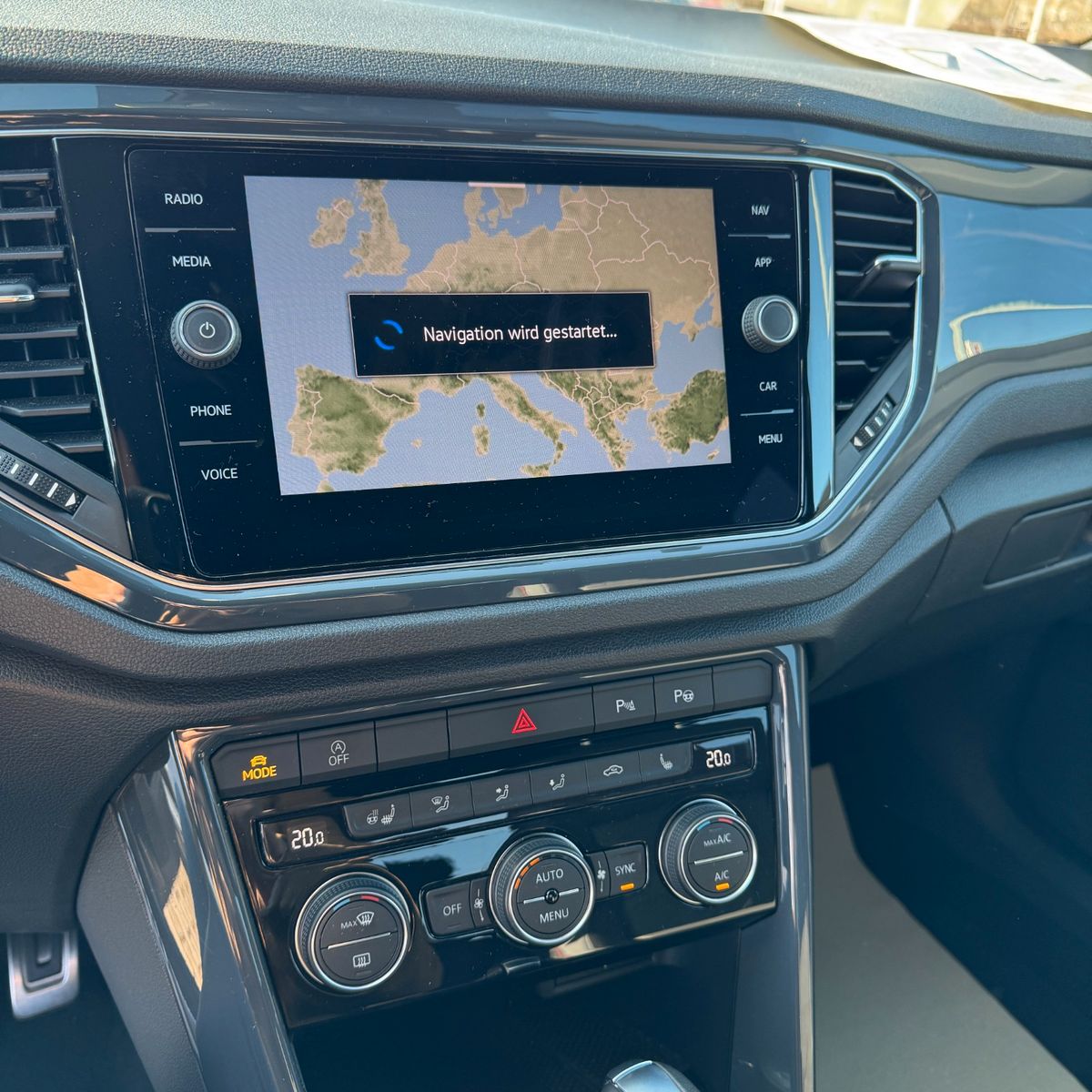 Volkswagen T-Roc Sport - Samsaru's Car Outlet
