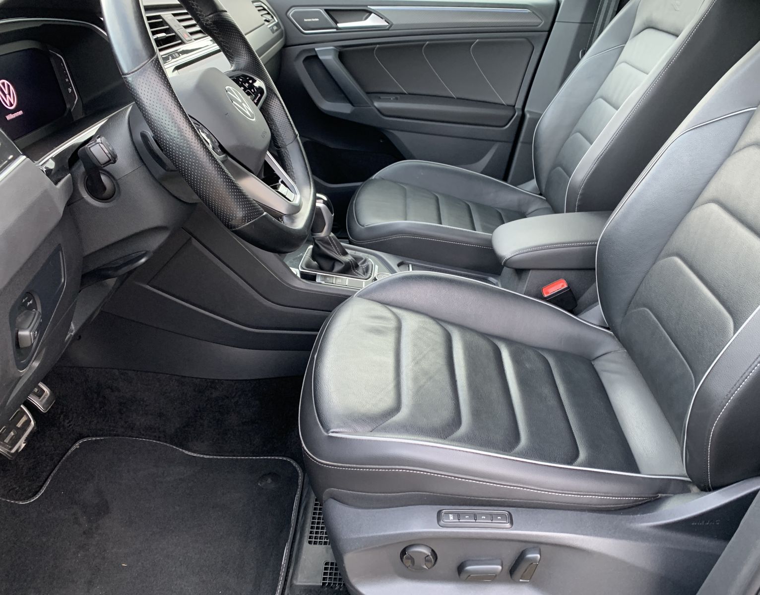 Volkswagen Tiguan 2.0 TDI*R-Line*4Motion*Leder*AHK*Cam*Navi