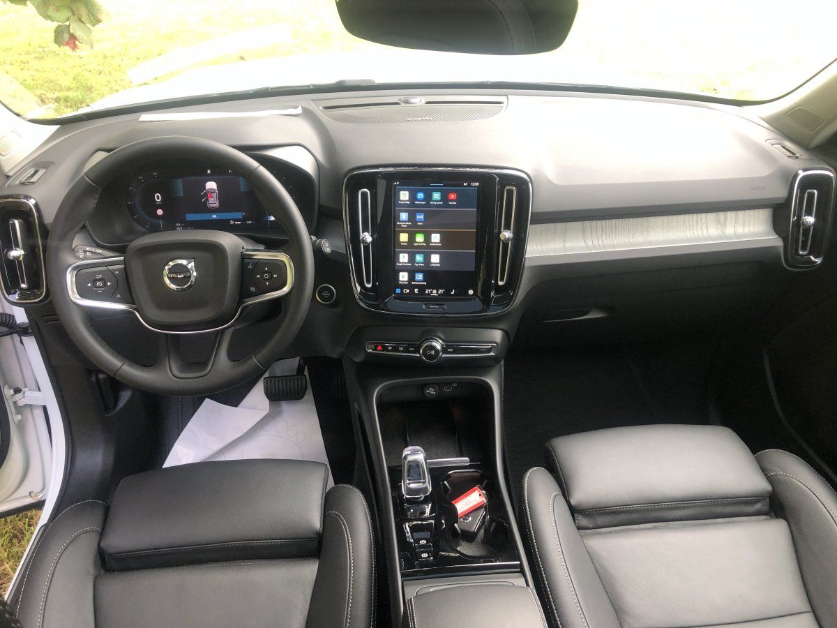 Volvo XC40 B4 Plus Dark - Samsaru's Car Outlet