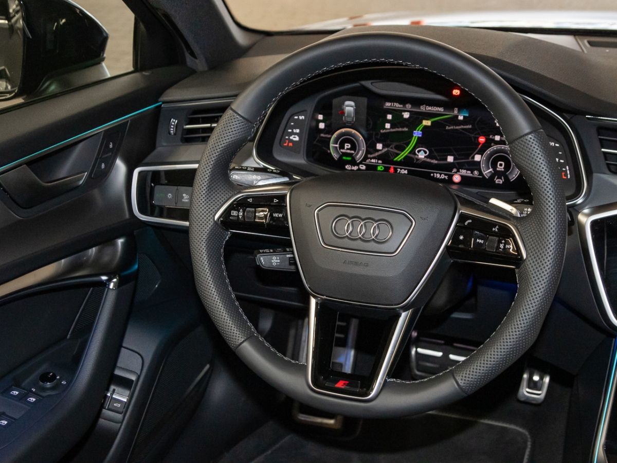 Audi A6 Avant 55 TFSI e quattro S line - Samsaru's Car Outlet