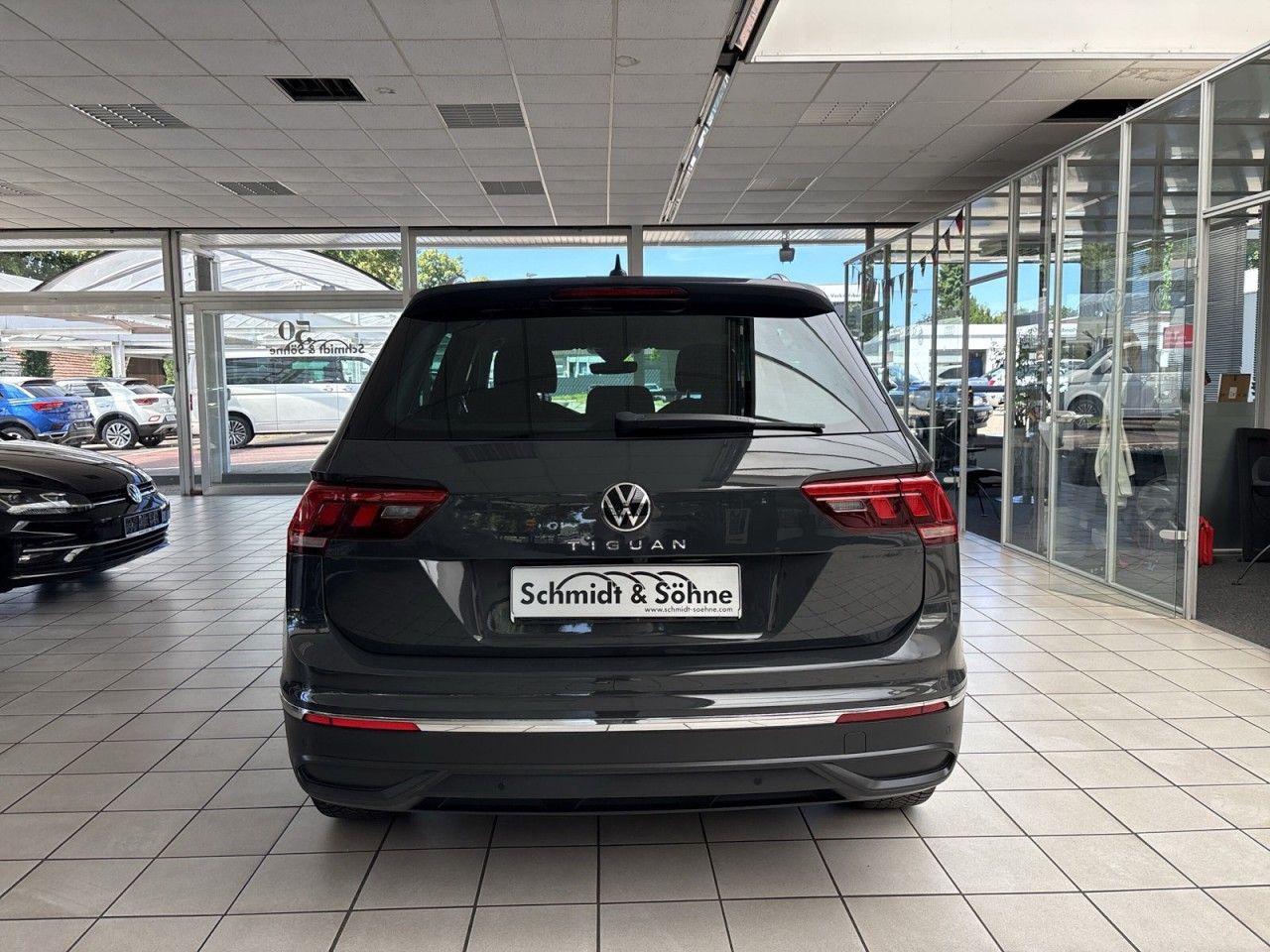 Volkswagen Tiguan 2.0 TDI Active - Samsaru's Car Outlet