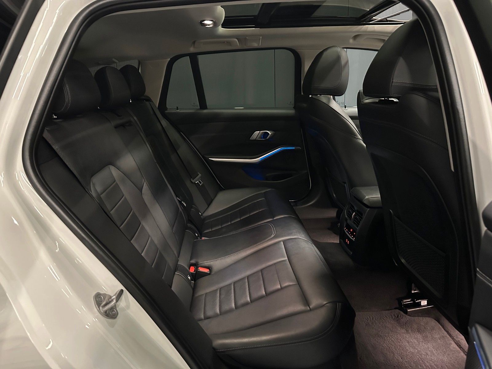 BMW 320d xDrive Sport Line - Samsaru's Car Outlet