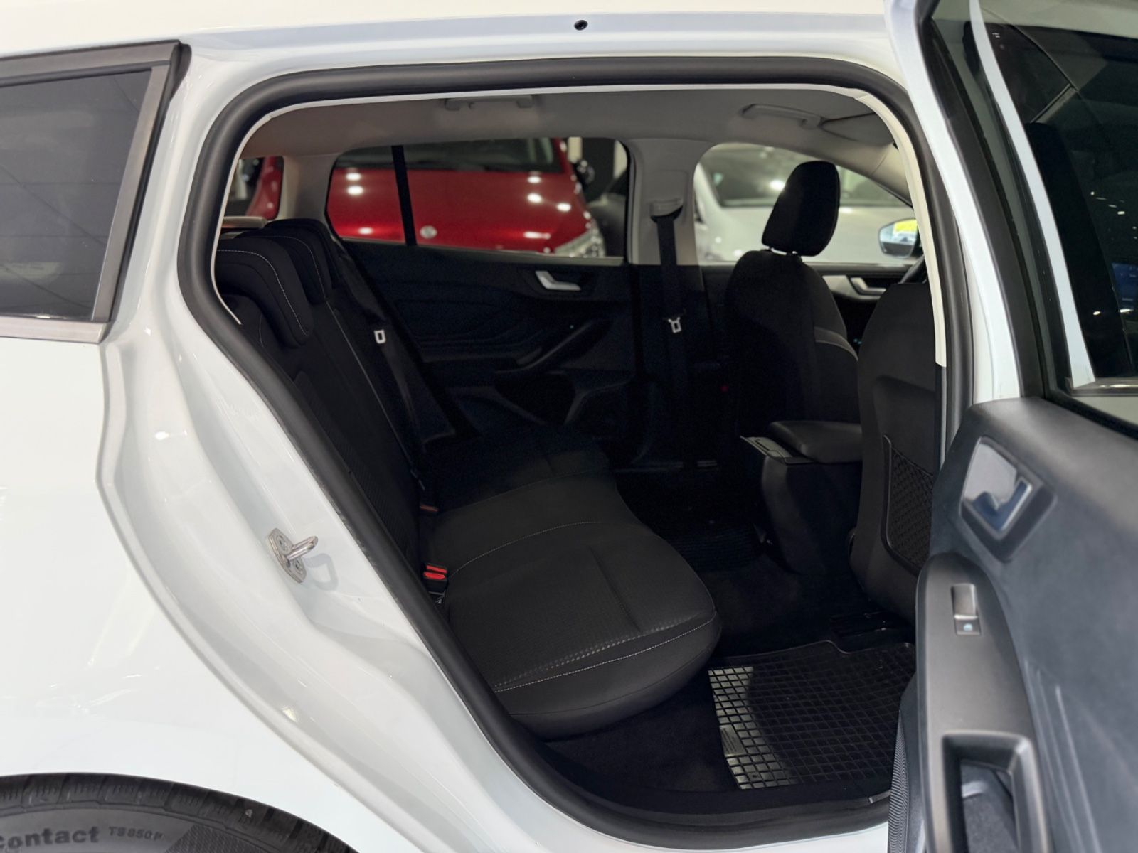 Ford Focus Turnier 2.0 C&C*AUTOMATIK*AHK*KAMERA*ACC*