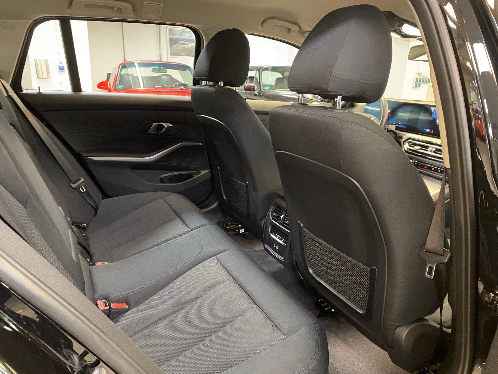 BMW 330e Touring - Samsaru's Car Outlet