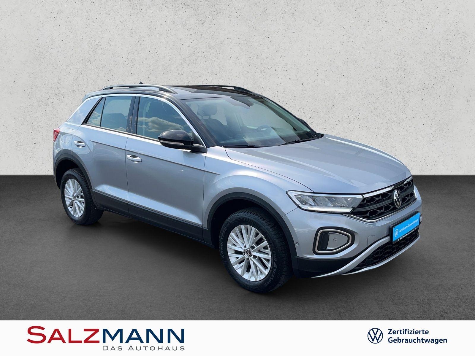 Volkswagen T-Roc 1.5 TSI Life - Samsaru's Car Outlet