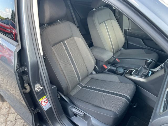 Volkswagen T-Roc 1.5 TSI ACT Style - Samsaru's Car Outlet