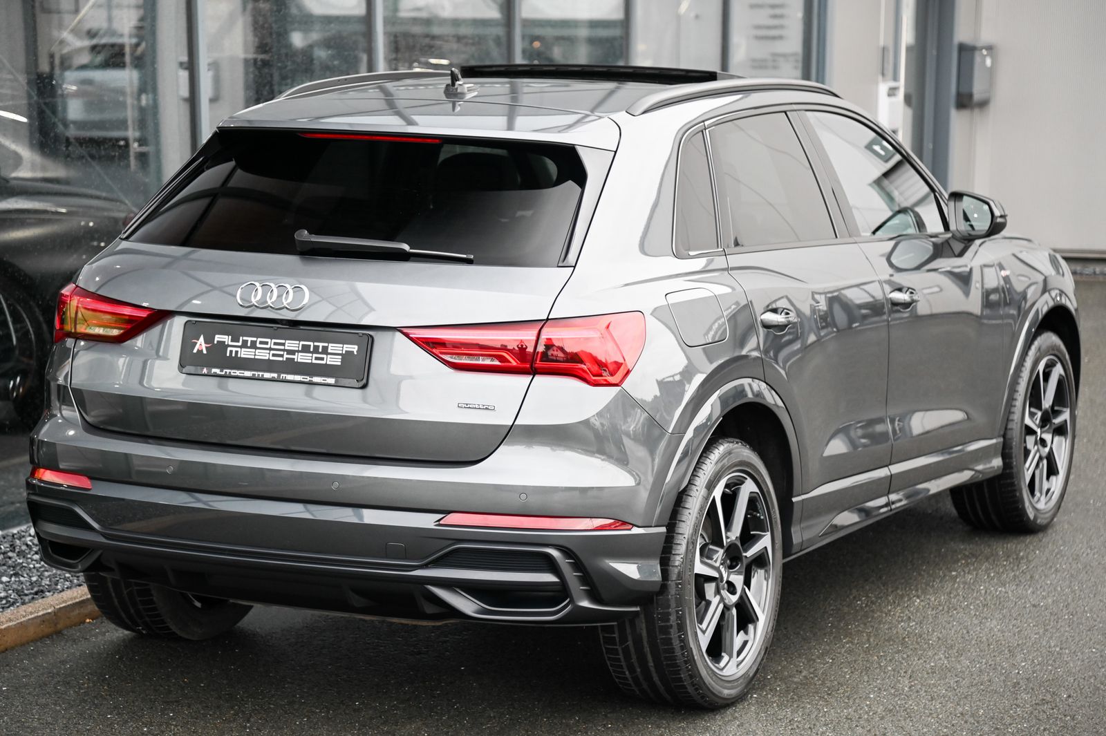 Audi Q3 40 TFSI quattro S line - Samsaru's Car Outlet