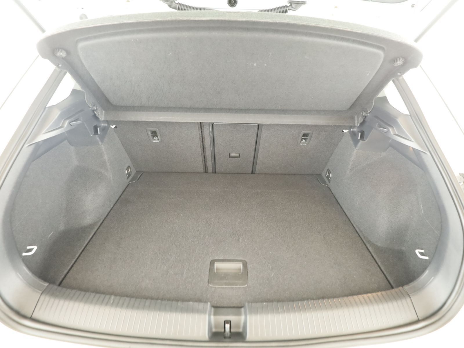 Volkswagen T-Roc 2.0 TDI Style - Samsaru's Car Outlet