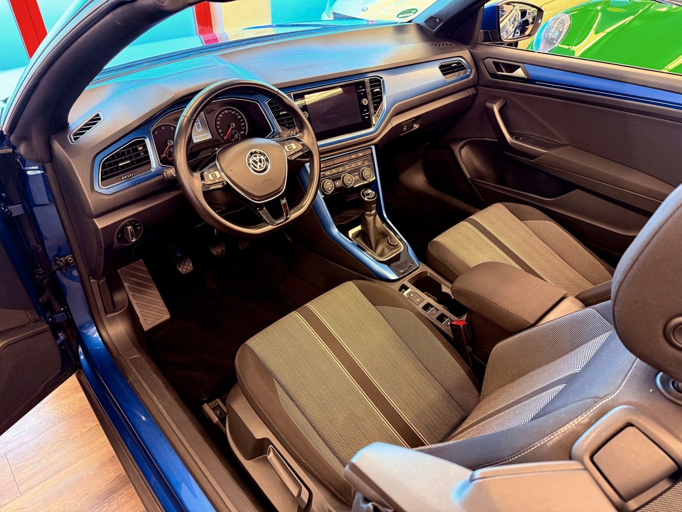 Volkswagen T-Roc 1.5 TSI - Samsaru's Car Outlet