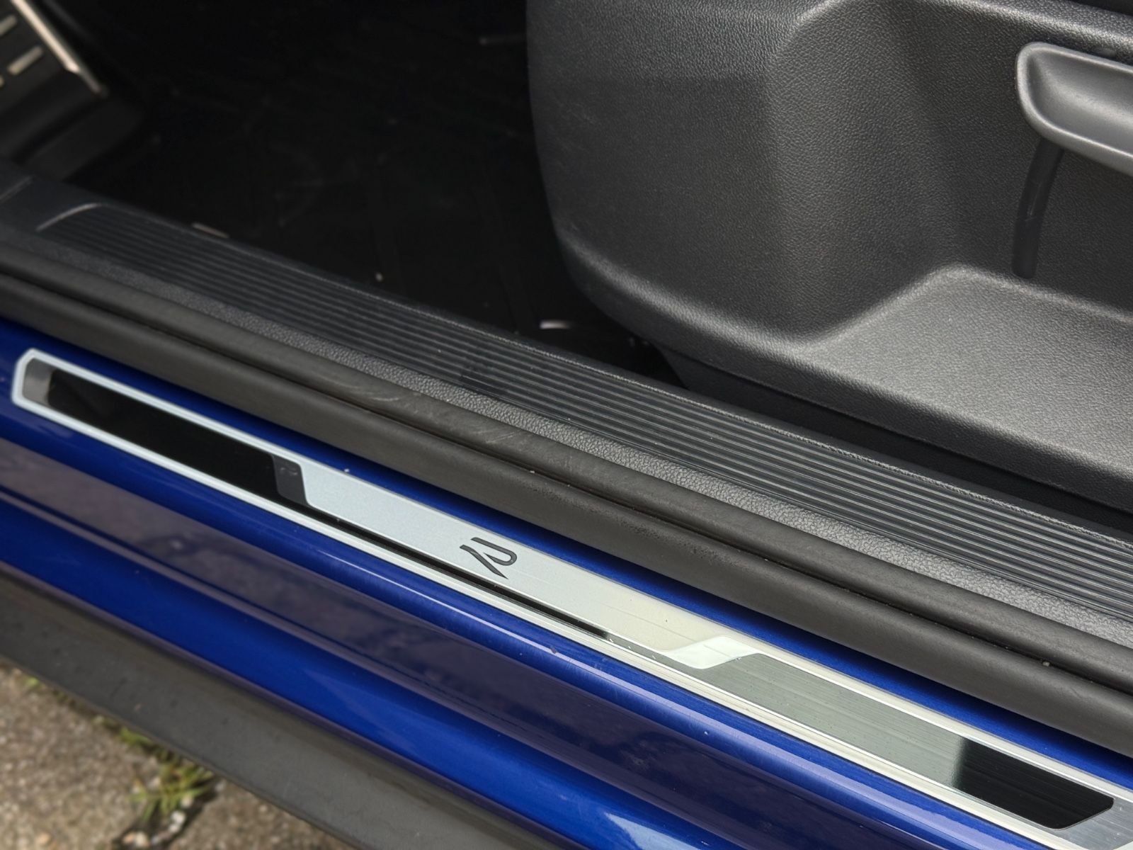 Volkswagen T-Roc TDI R-Line - Samsaru's Car Outlet