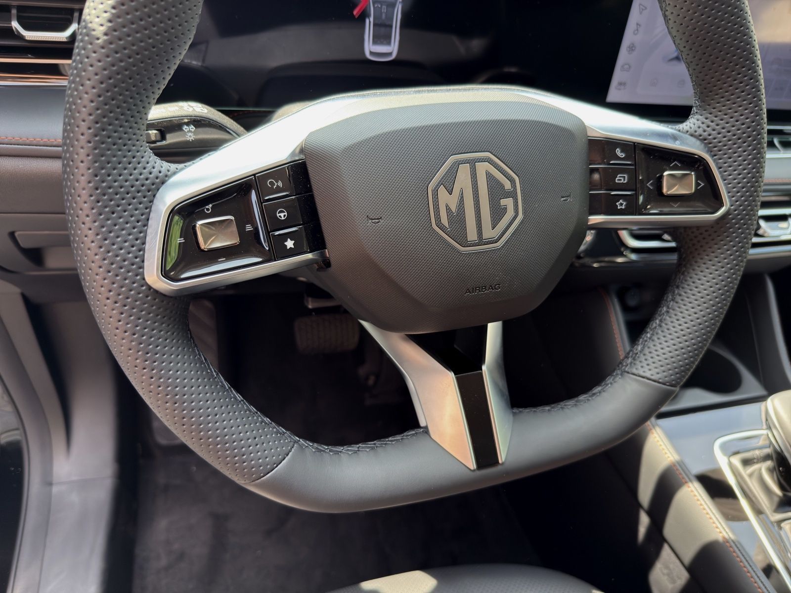 MG HS PHEV 1.5 Luxury **FINANZIERUNGSPREIS**