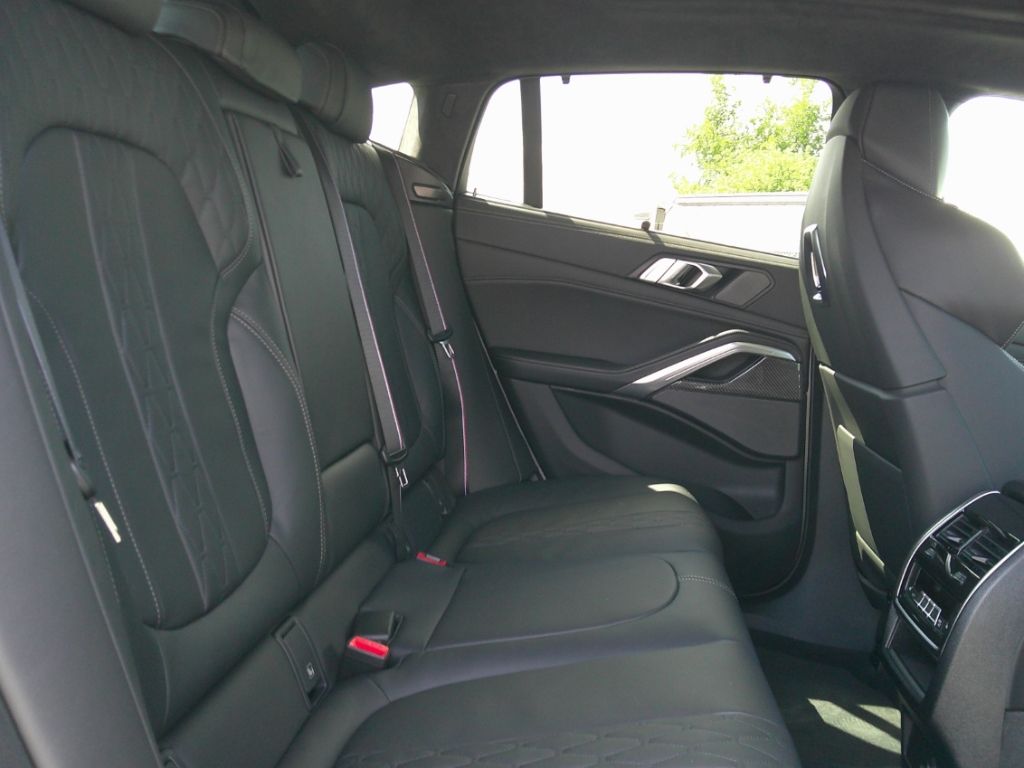 BMW X6 xDrive40d M Sport Pro AHK PanoGD Massage Voll