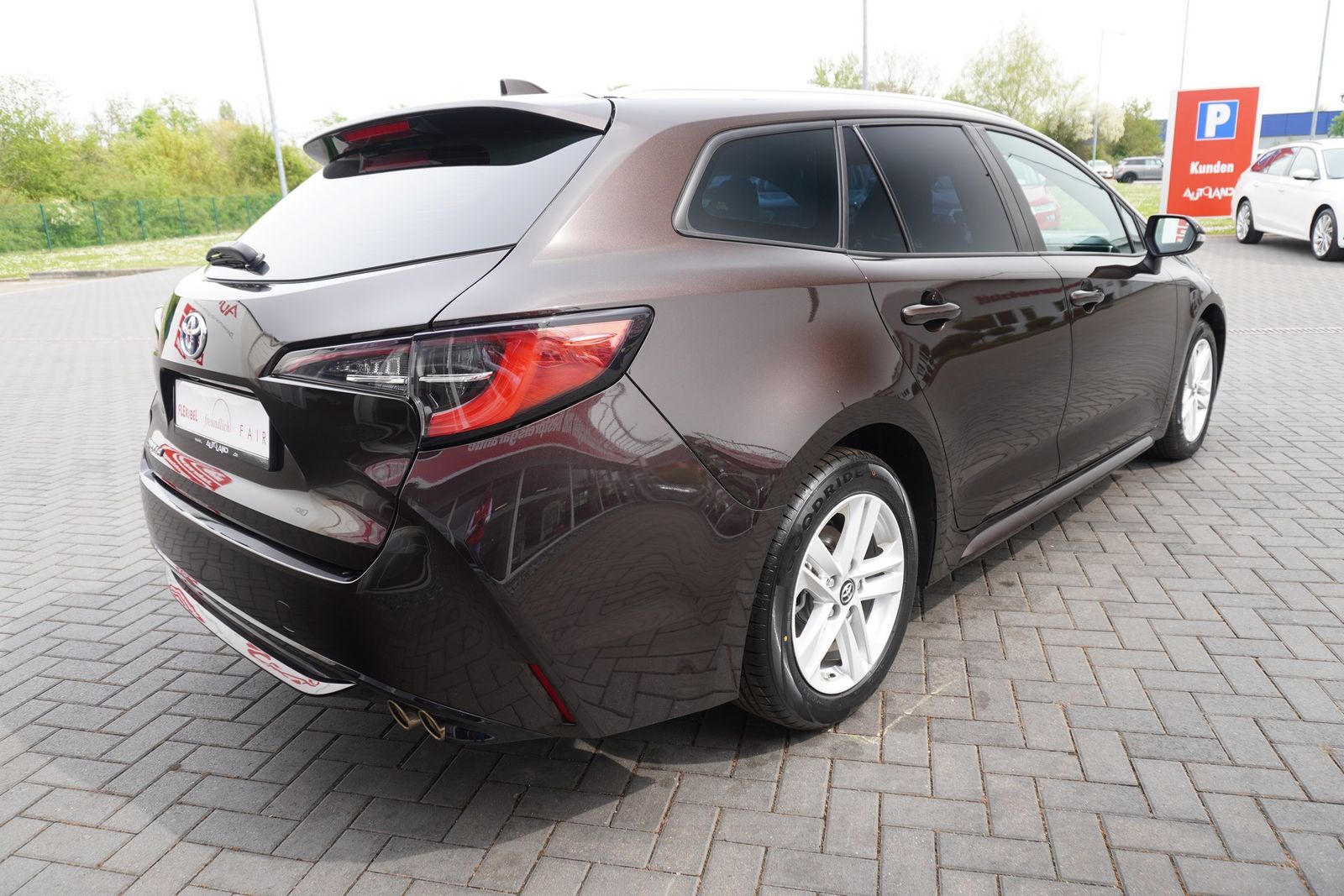 Toyota Corolla 2.0 Hybrid Lounge - Samsaru's Car Outlet