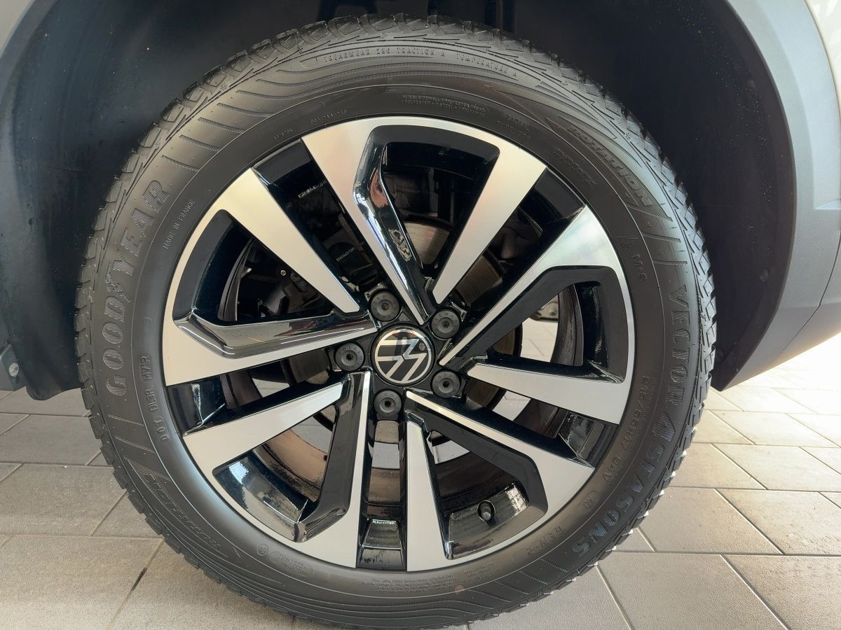 Volkswagen T-Roc 1.5 TSI DSG United - Samsaru's Car Outlet