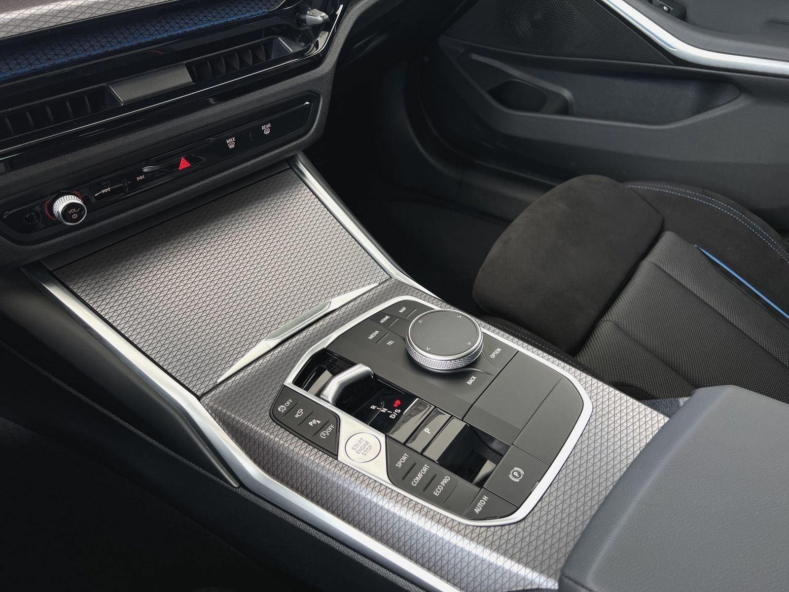 BMW 320i Touring M-Sport adapLED ACC 360° Pano AHK