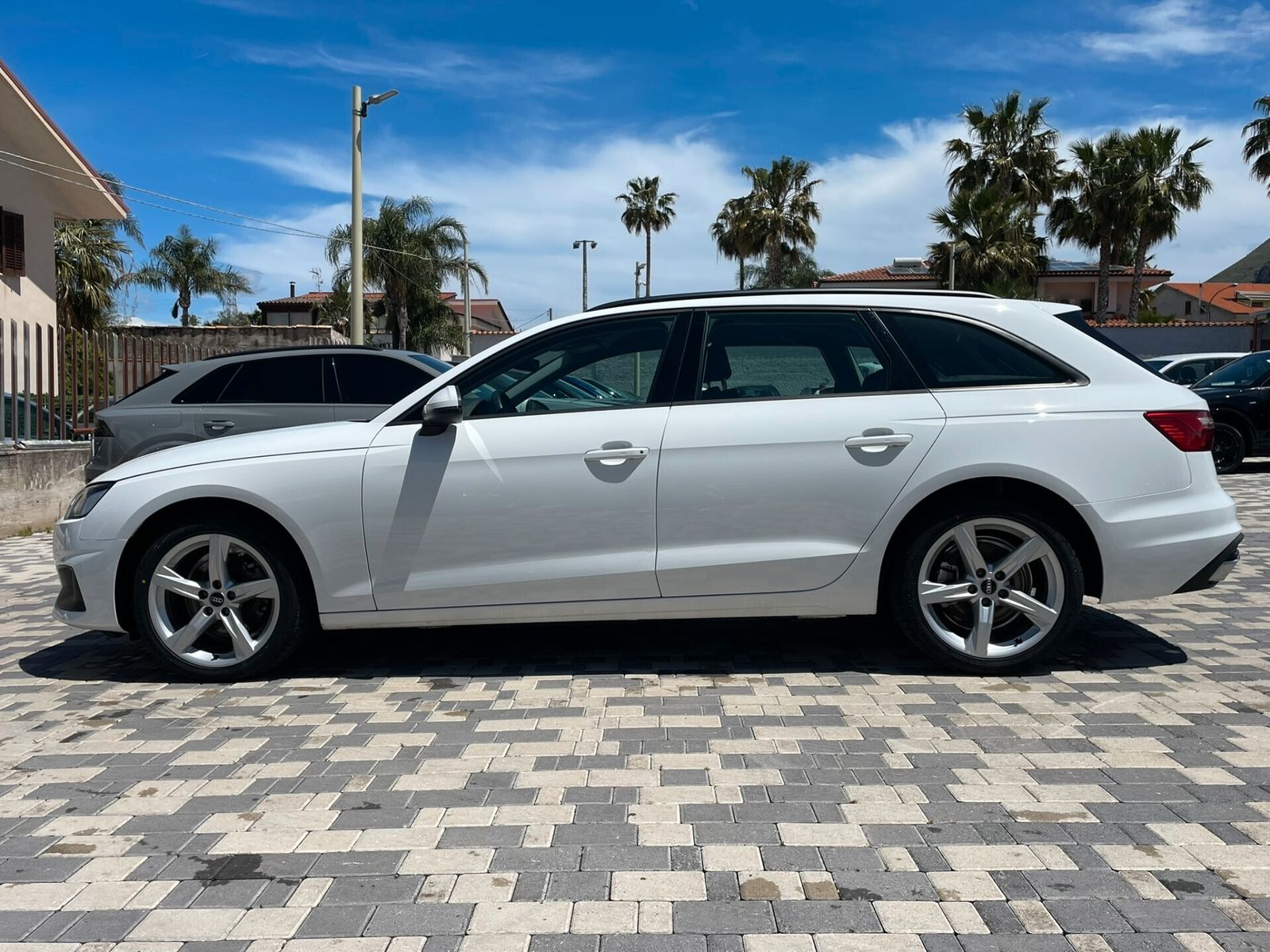Audi A4 Avant Business 2.0 TDI s-tronic - Samsaru's Car Outlet
