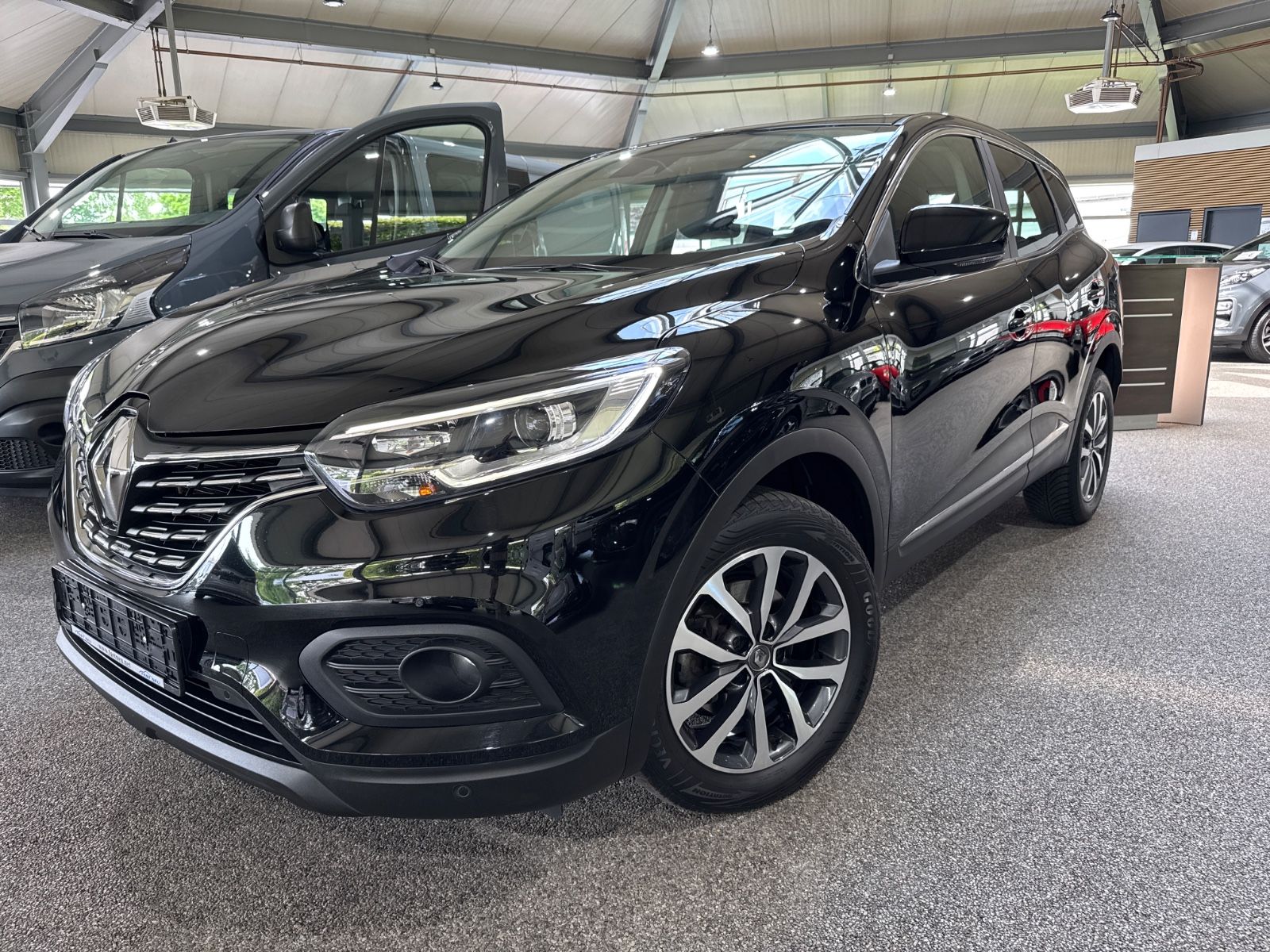 Renault Kadjar TCe 140 Aut.Business Edition - Samsaru's Car Outlet