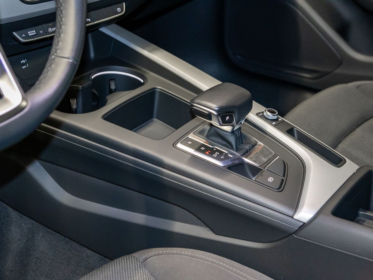 Audi A4 Avant 40 TFSI advanced - Samsaru's Car Outlet