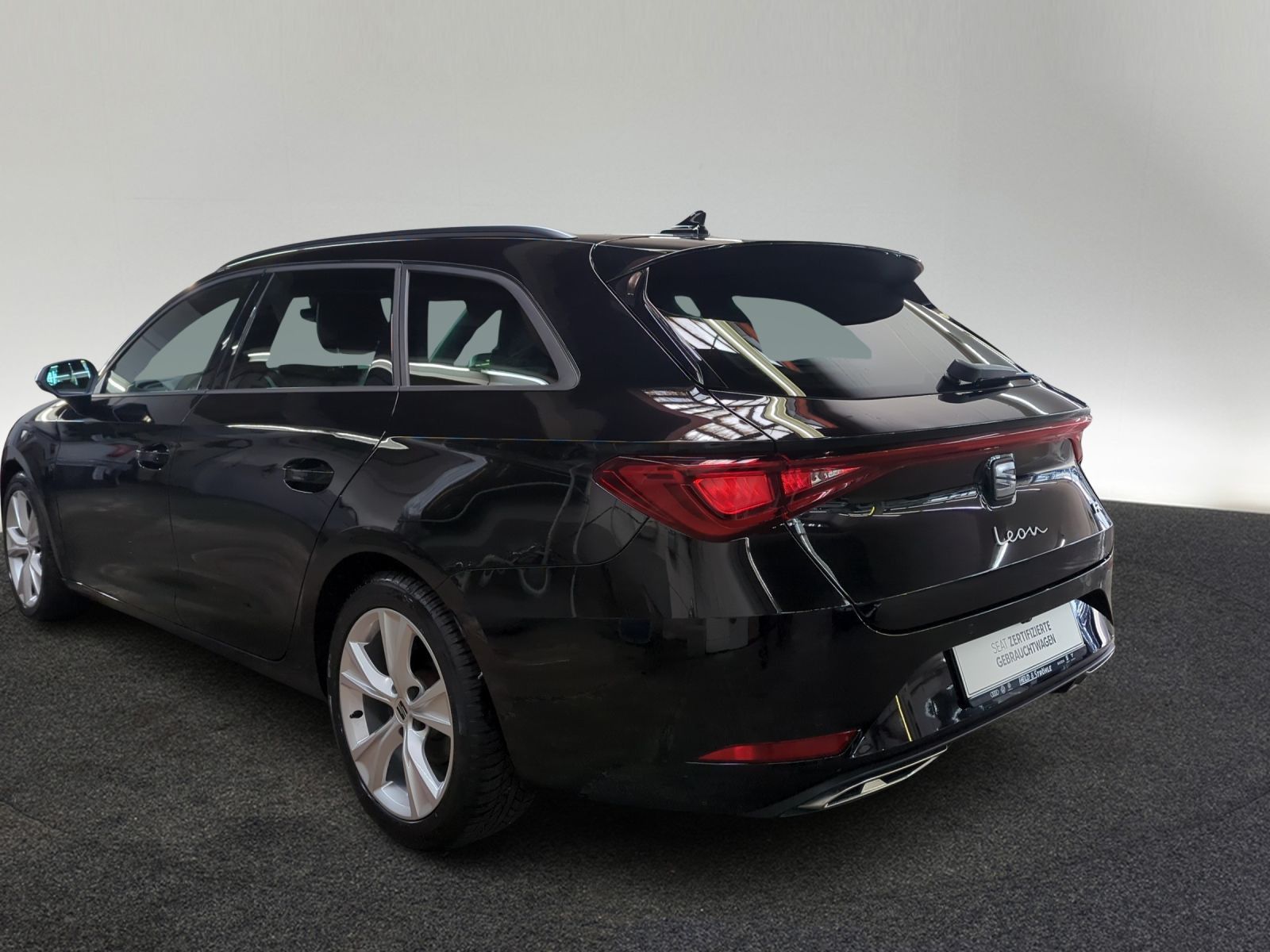 Seat Leon Sportstourer FR 2.0 TDI DSG AHK LED NAV KAM