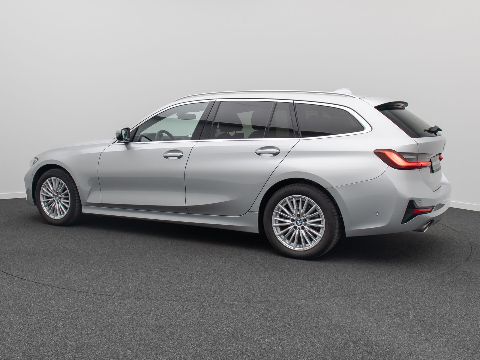 BMW 320d SportLine - Samsaru's Car Outlet