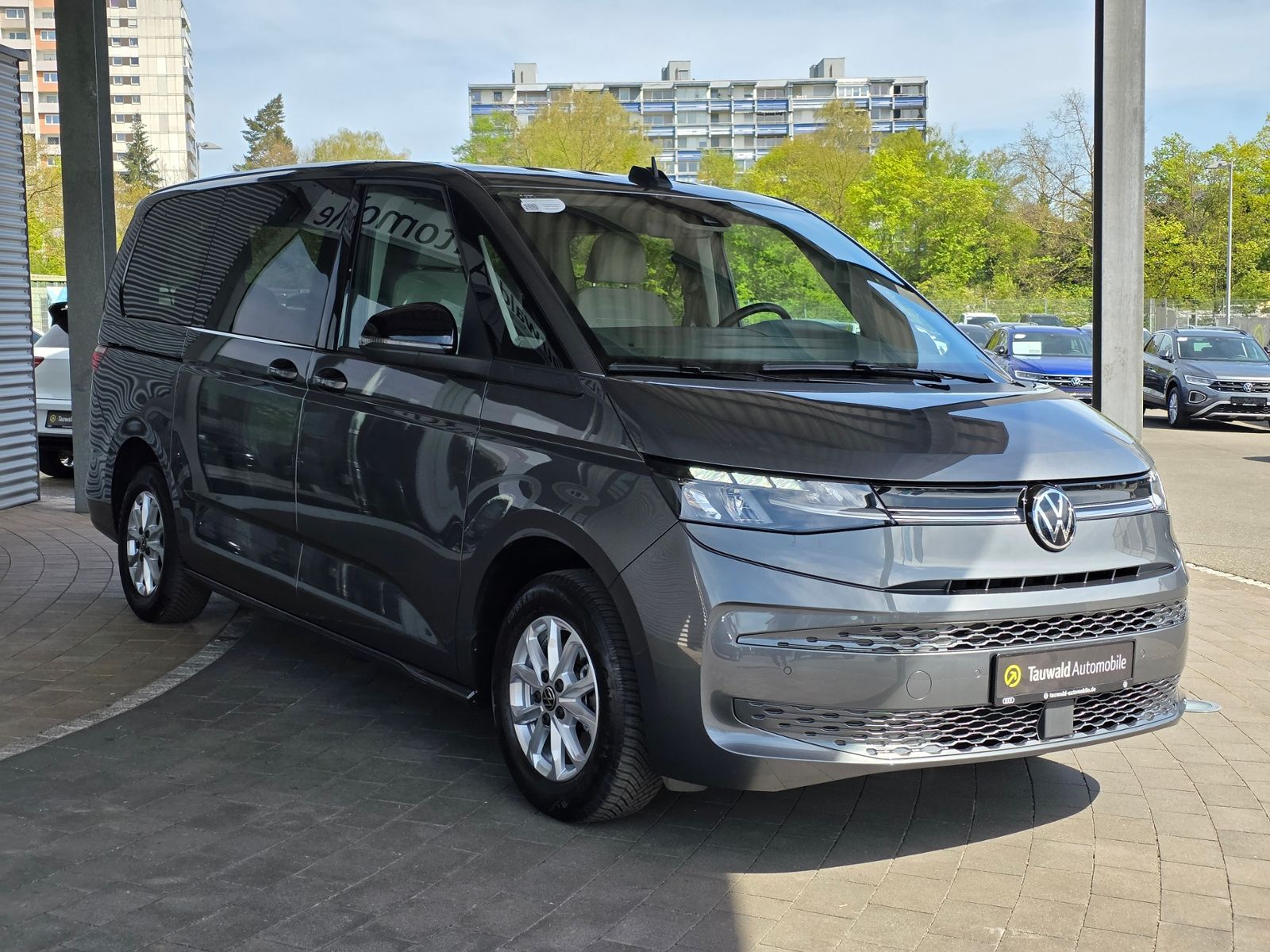 Volkswagen T7 Multivan 2.0 TDI DSG Lang - Samsaru's Car Outlet