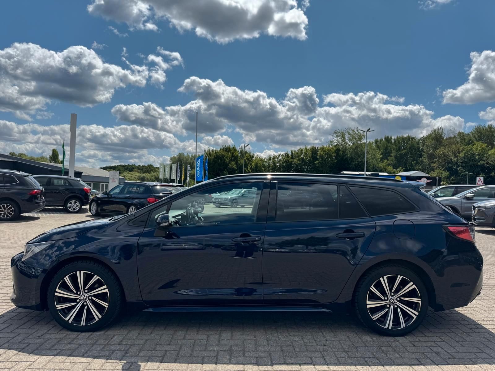 Toyota Corolla 1.8 Touring Sports Hybrid - Samsaru's Car Outlet
