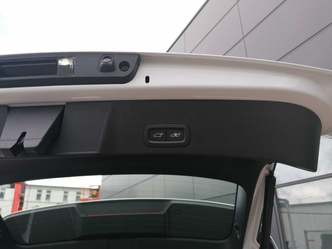 Volvo XC40 T2 2WD Plus Dark 360°/ AHK/ PANO