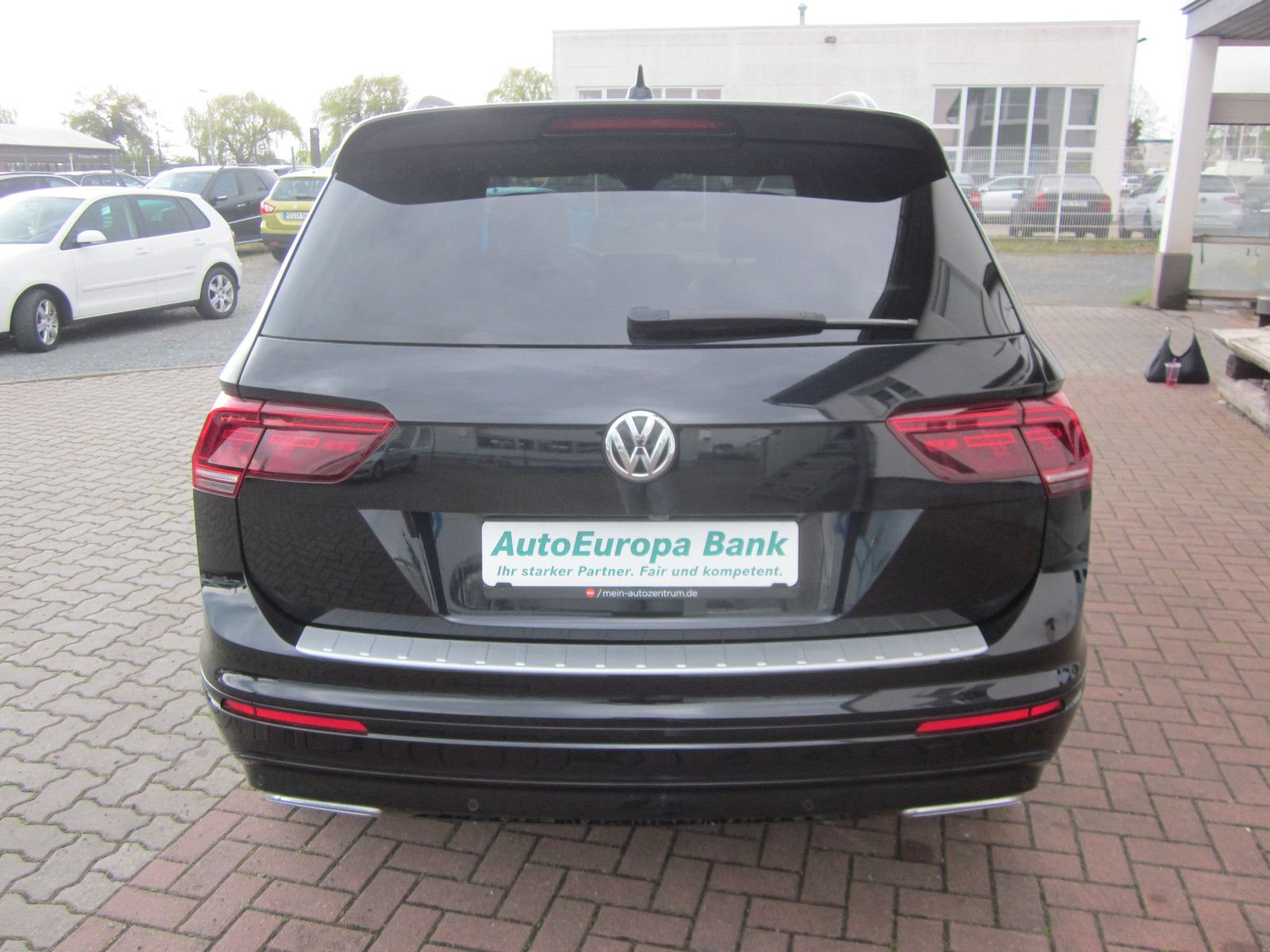 Volkswagen Tiguan 4M R-Line Black - Samsaru's Car Outlet