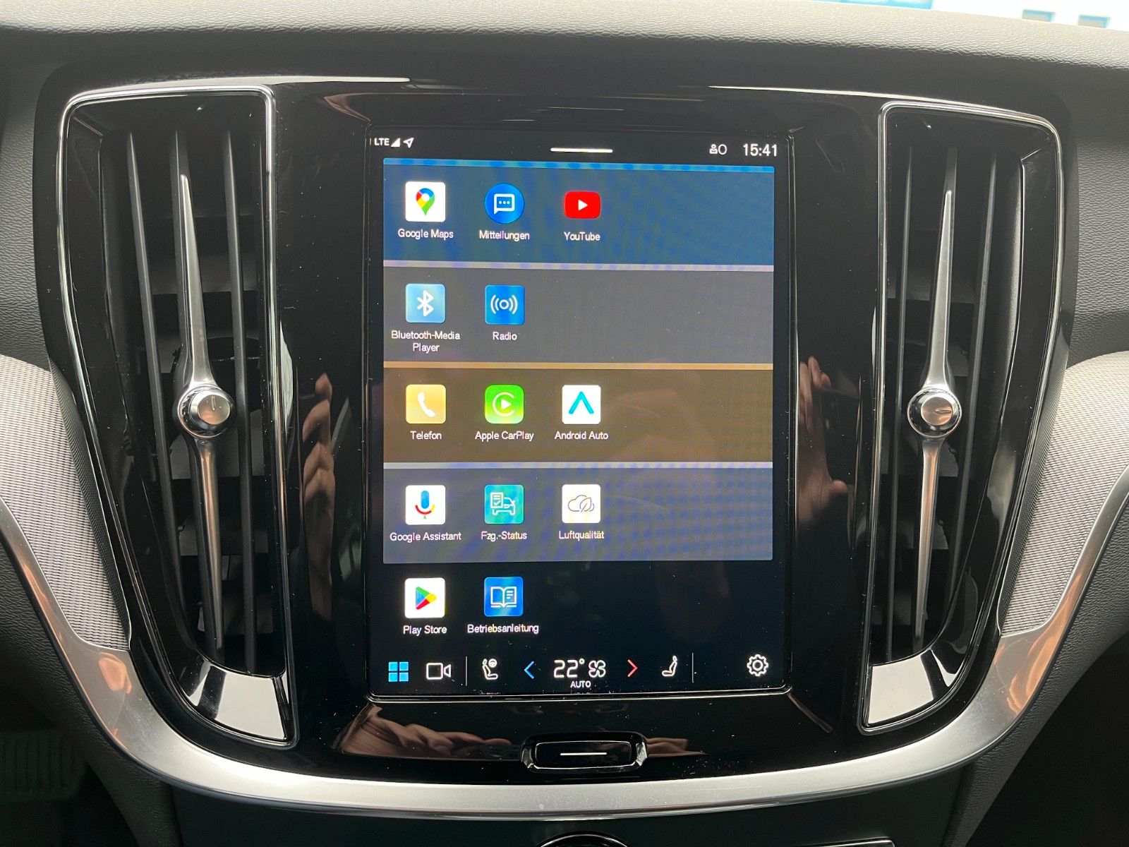 Volvo V60 T6 AWD Plug-in Hybrid Plus Dark Auto