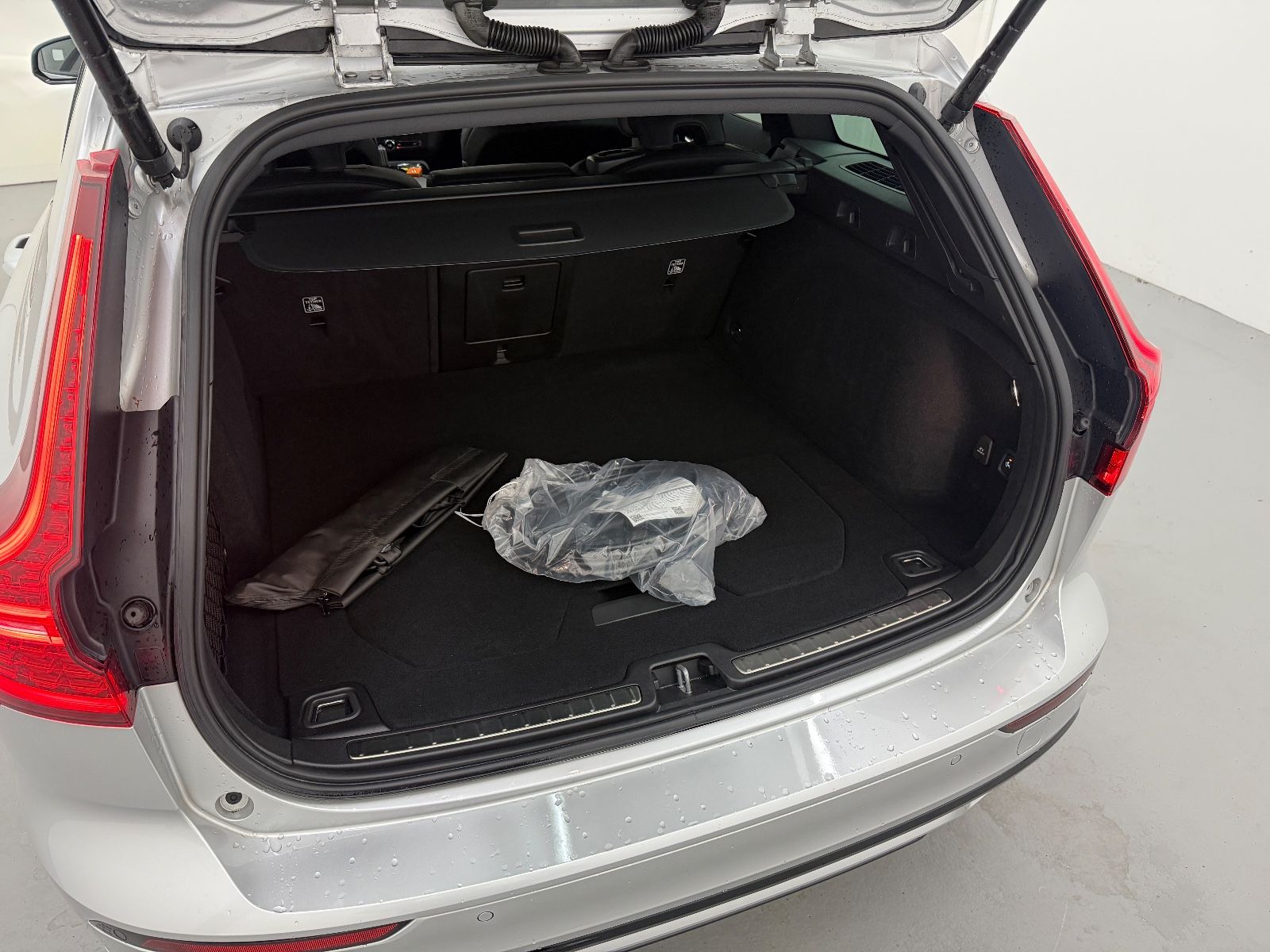 Volvo V60 Kombi Plus Dark Recharge Plug-In Hybrid AWD