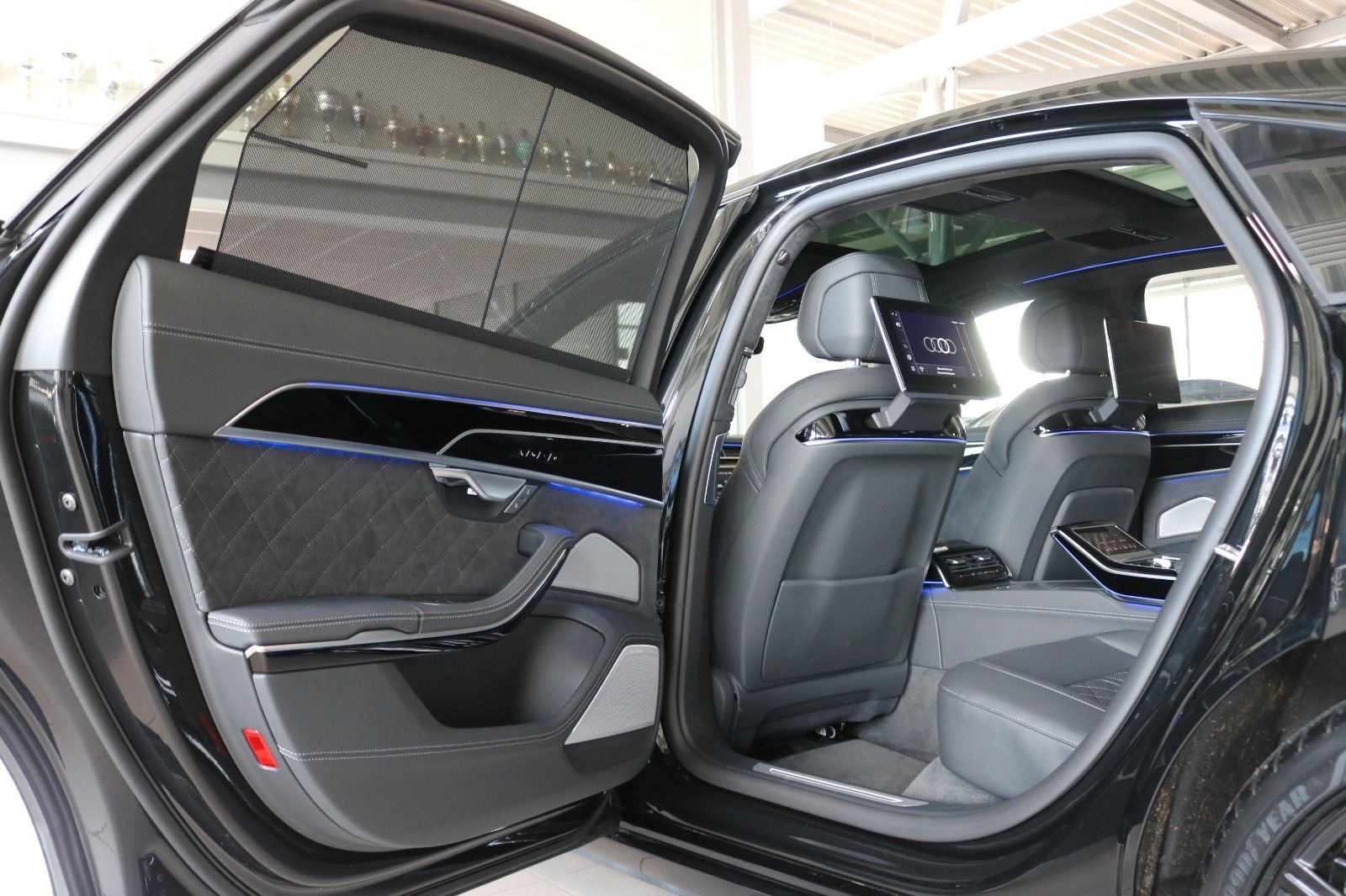 Audi A8 L 50 TDI Lang S line - Samsaru's Car Outlet