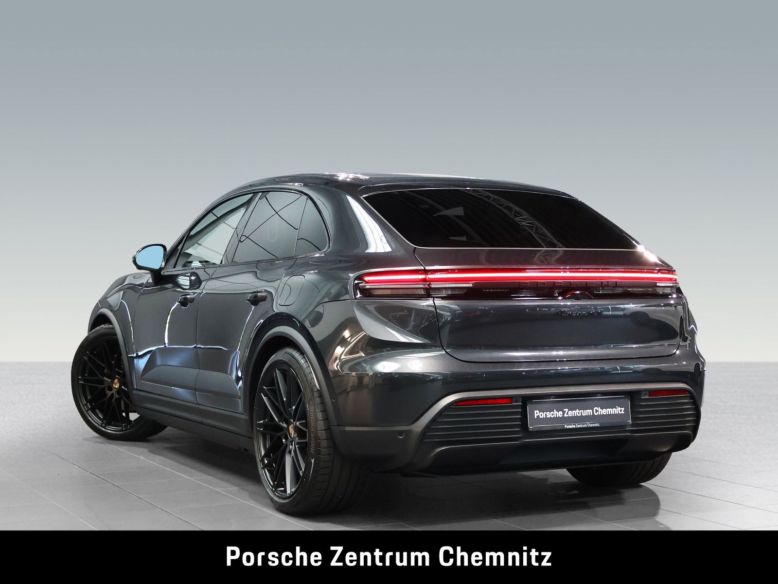 Porsche Macan 4S Electric Luft;AHZV;Pano;BOSE;Matrix-LED