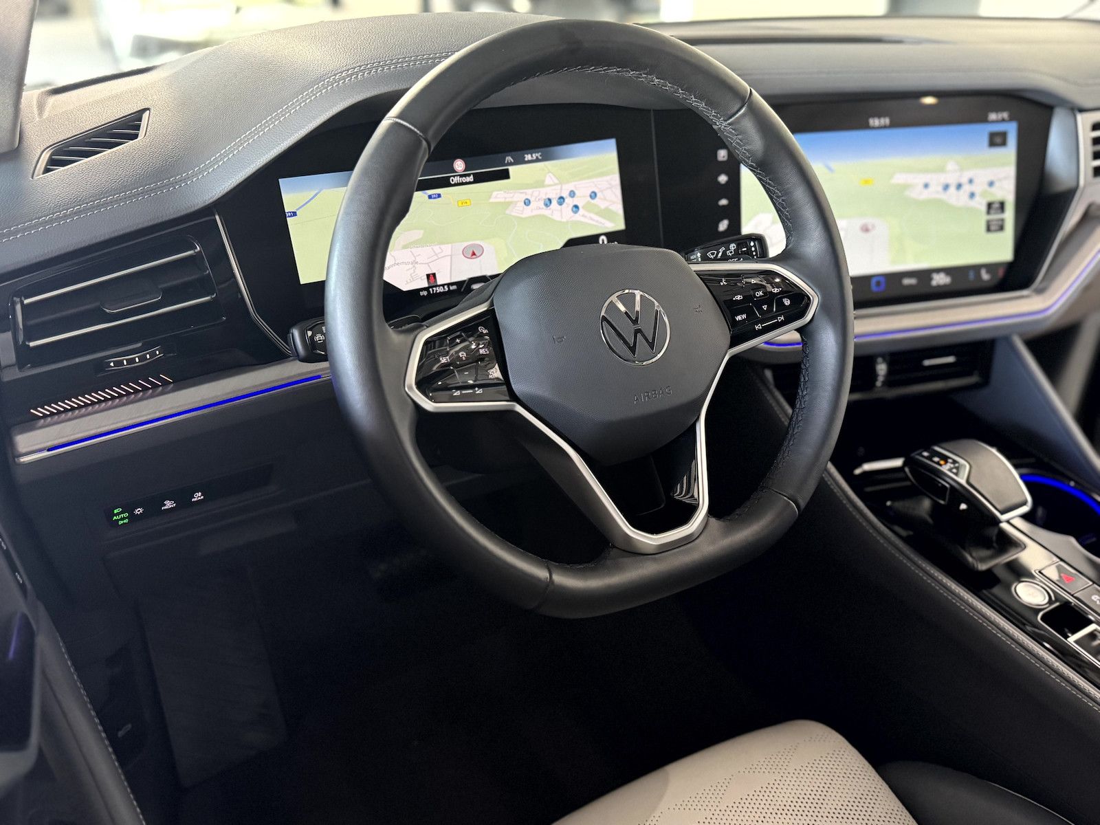 Volkswagen Touareg 3.0 TDI Elegance 4Motion - Samsaru's Car Outlet