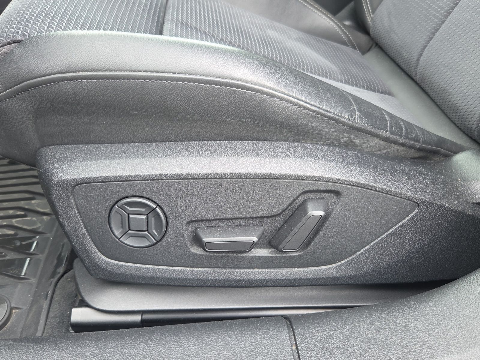 Audi A6 Avant TFSI e Sport qu S line*Navi*Matrix*Alu*
