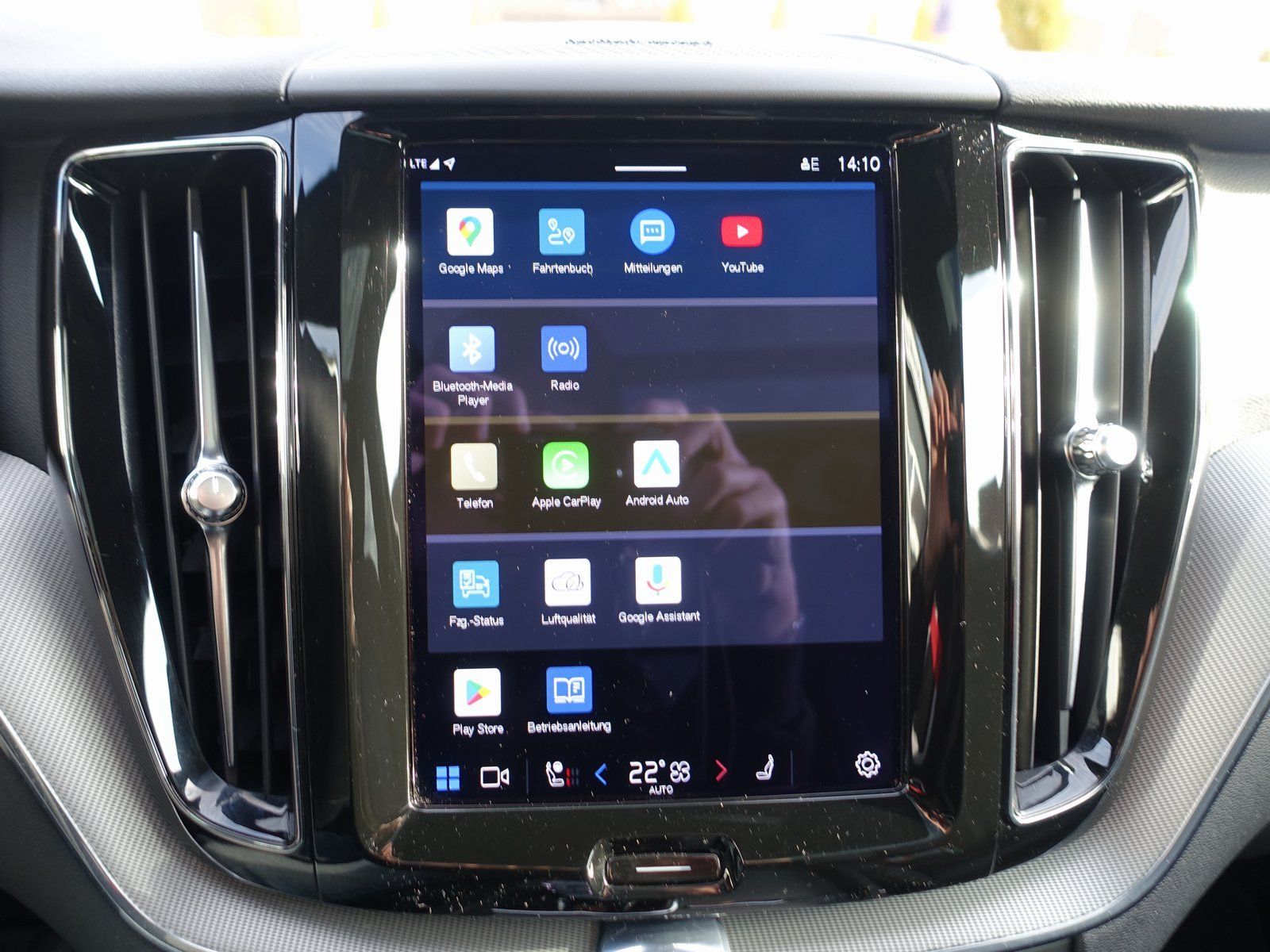 Volvo XC60 B4 Diesel Plus Dark AWD/Pano/AHK/360°/H&K